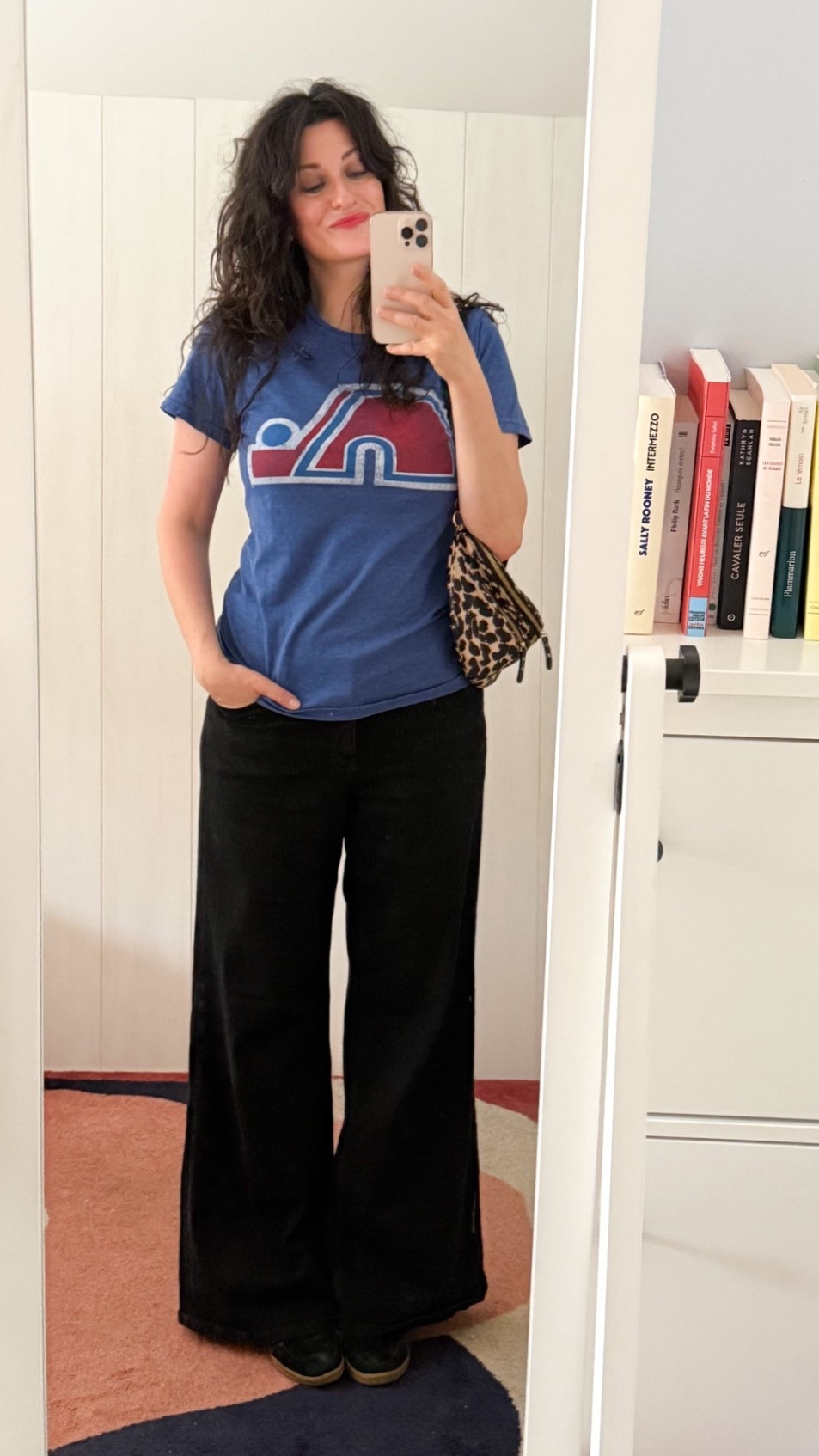 . T-shirt de hockey vintage "Québec Nordiques" #NHL 
. "Wide high" jean large noir #hm 
. Baskets "Amandine" #sandro (similaires en lien)
. Banane léopard #petitemendigote 
. Baume à lèvres "poppy red" #labello 
. Contour des lèvres "crushed raspberry" #sephora

#LTKfrance #LTKeurope #LTKspring