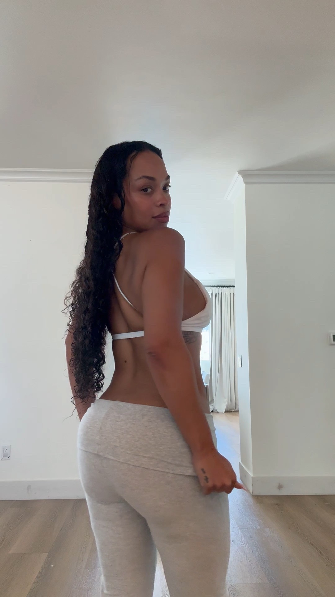 So in love with these Skims pants 🩶

#LTKMidsize