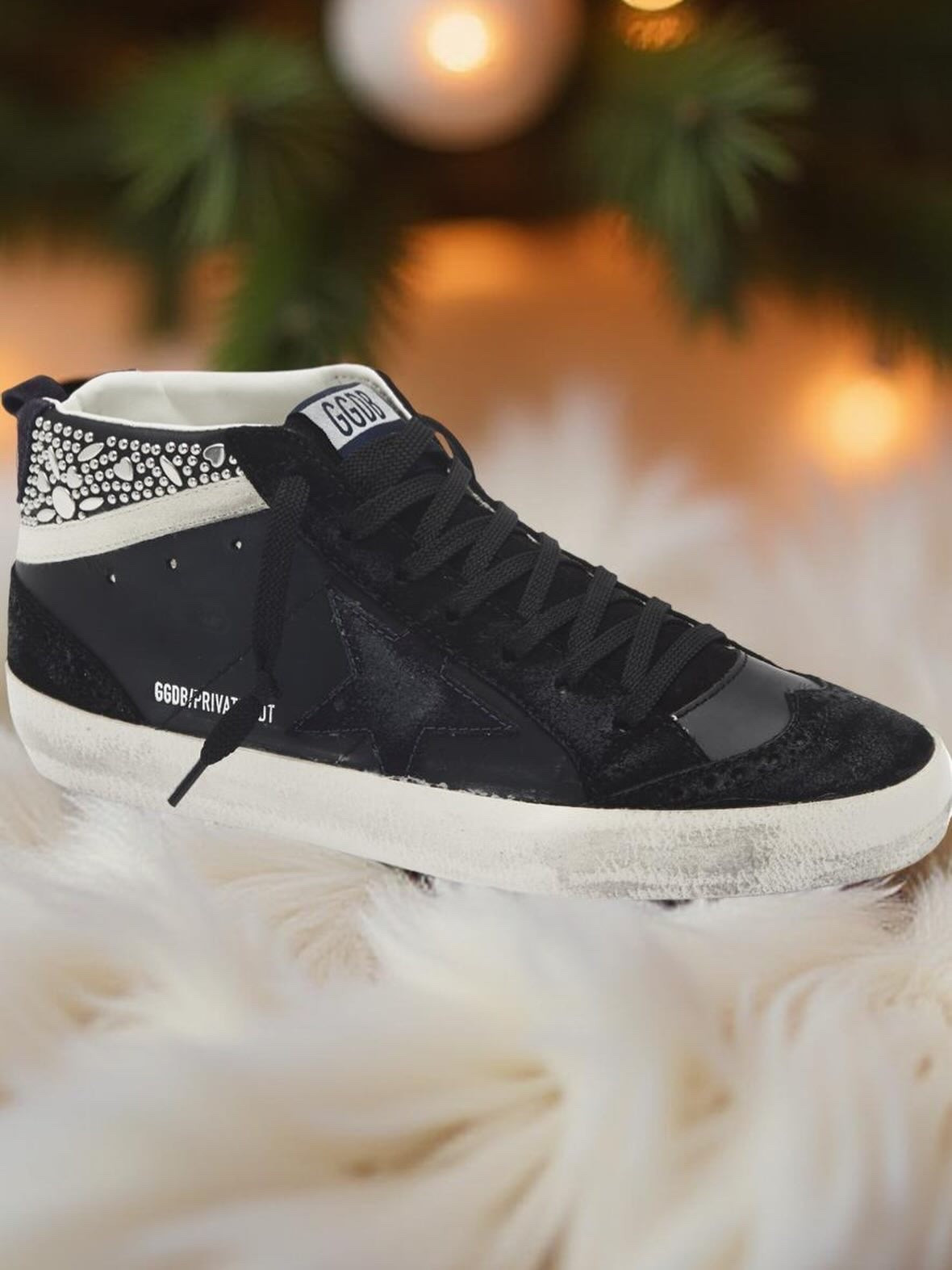 NEW MID STAR DROP 🔥
This black Private Edition Mid Star is insane — studded detail, tonal black star, and that perfect distressed sole we all love. These just launched and they are already trending.

✨ Full size run available right now.

Comment LINK and I’ll send it straight to you!

#goldengoose #ggdb #midstars #ggdbmidstar #goldengoosegang #gggsneakers #ltkshoecrush #ltkfinds #ltkstyle #newdrop #privatedition #sneakerobsessed #ggdbstyle