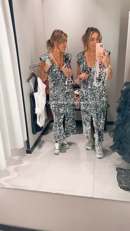 day 15/31 get winter sparkling ready with us. 👯‍♀️ who will be your sparkling Twin this Christmas? #LTKGift #grwu #grwm #getreadywithus #getreadywithme 
.
#hm #hmootd #hmxme #twinningiswinning #twinning #twingirls #bysiss #holidayseason #Fashioninspiration #sparkly #HMHOLIDAY 