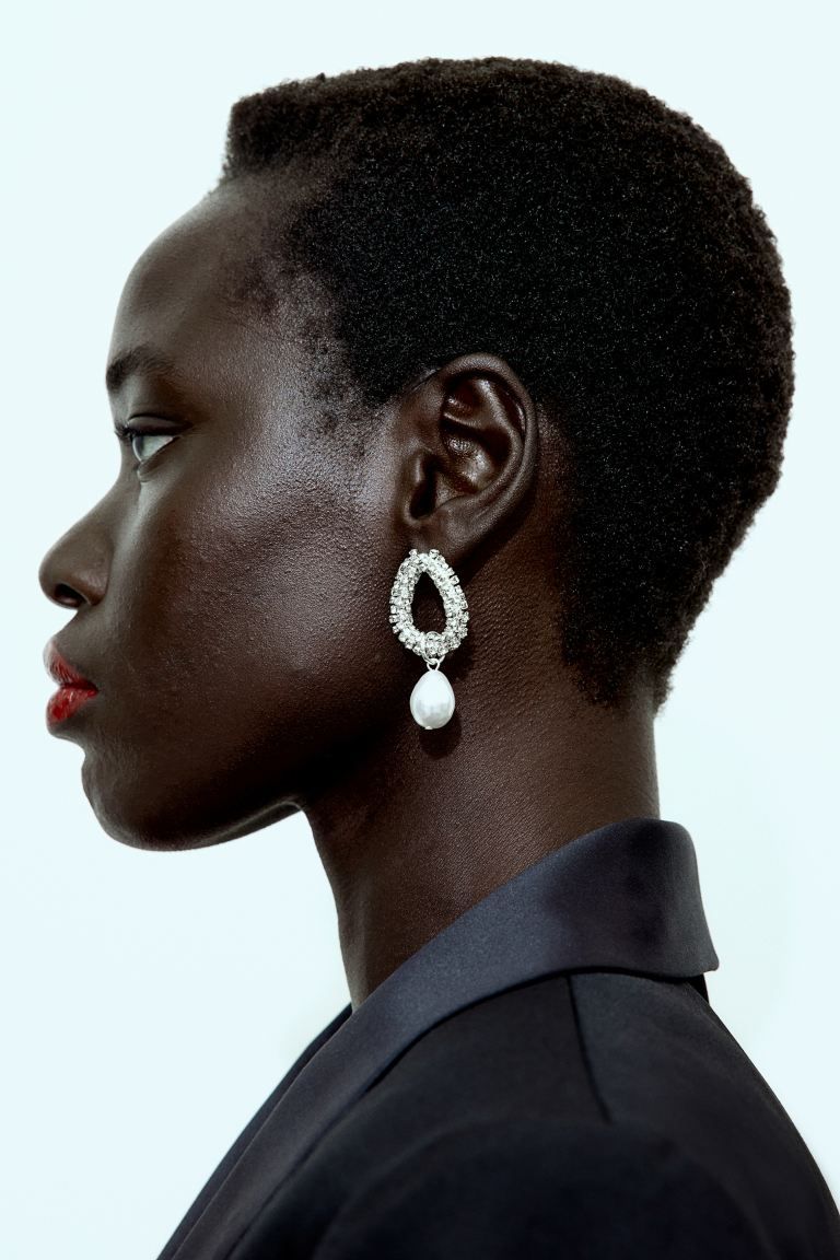 Pendant earrings | H&M (UK, MY, IN, SG, PH, TW, HK)