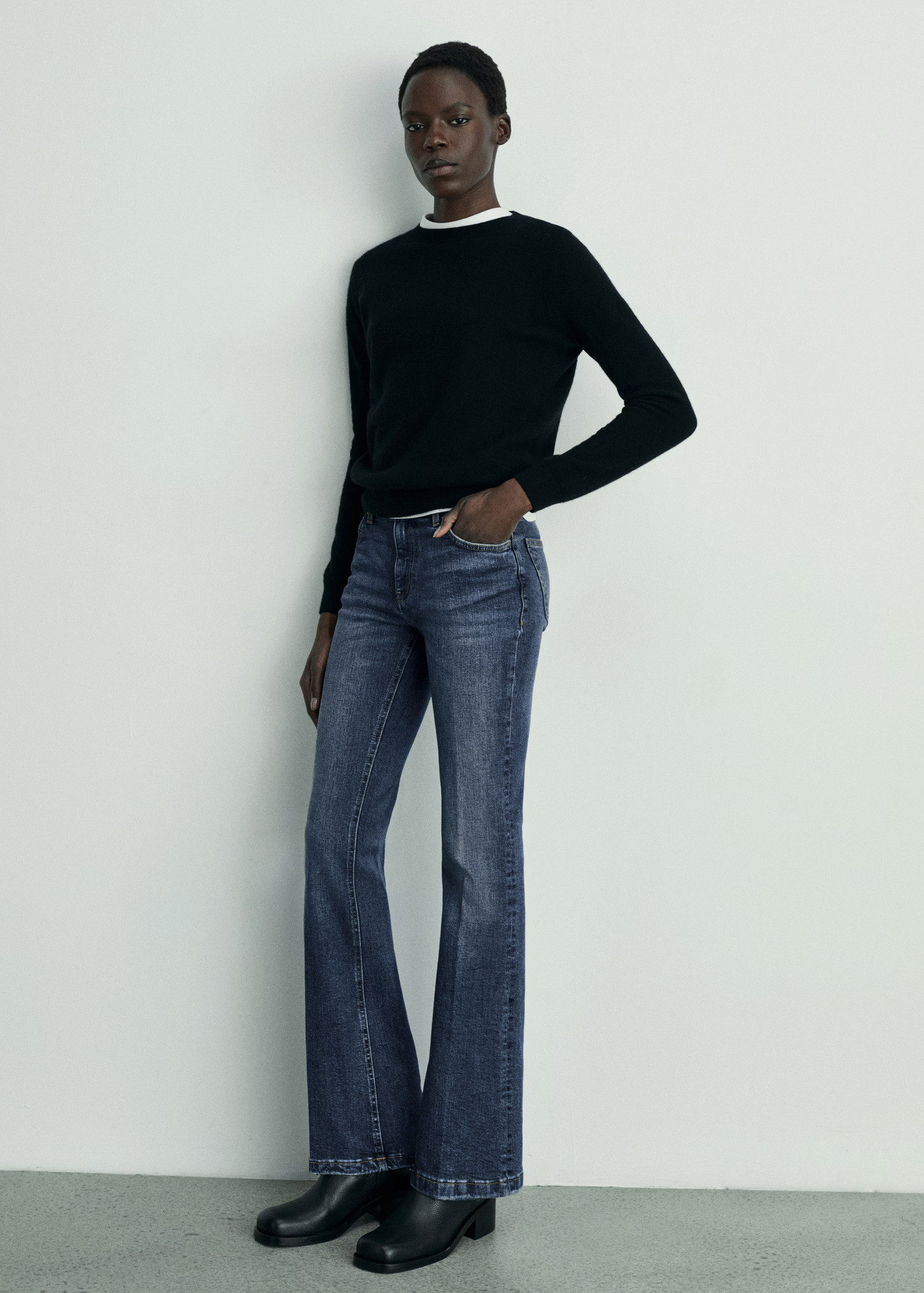 Low-rise flared jeans - Women | MANGO USA | Mango (US/MX/AU)