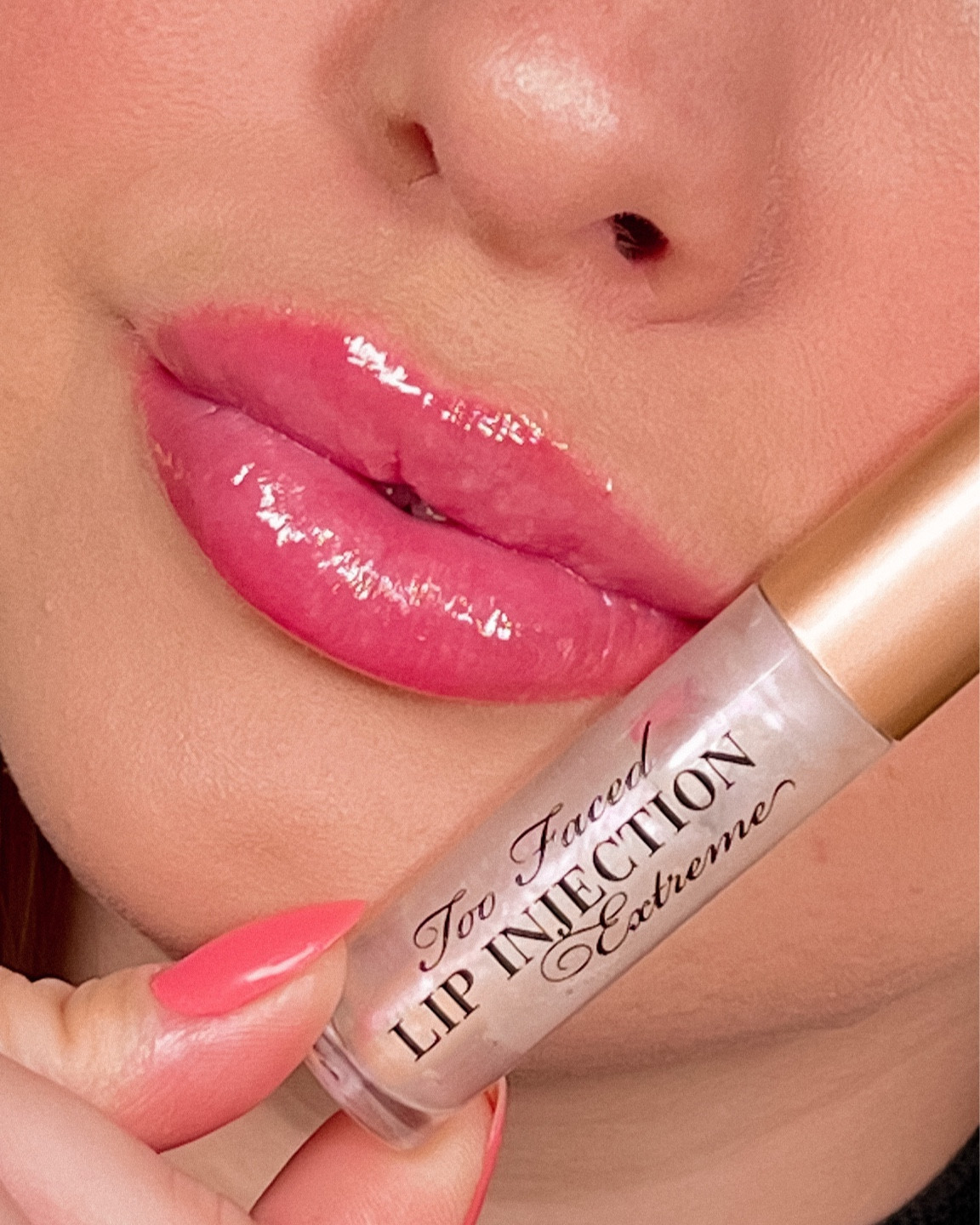 O melhor lip plump de todos ✨

Uso o Lip Injection Extreme faz anos e esse é o melhor no efeito preenchedor. Você percebe logo no primeiro uso que os lábios ficam mais preenchidos, mesmo depois de retirar o produto. 

Com uso contínuo, ele realmente aumenta os lábios e deixa uma cor coradinha linda. 

Sobre a ardência: quanto mais você usa, mais você se acostuma e menos sente arder. Mas, no primeiro uso, realmente pode ser incômodo. 

Tem várias tons, mas o meu preferido é o transparente! 

#ltkconbr2023 #lipinjection 

#LTKaustralia