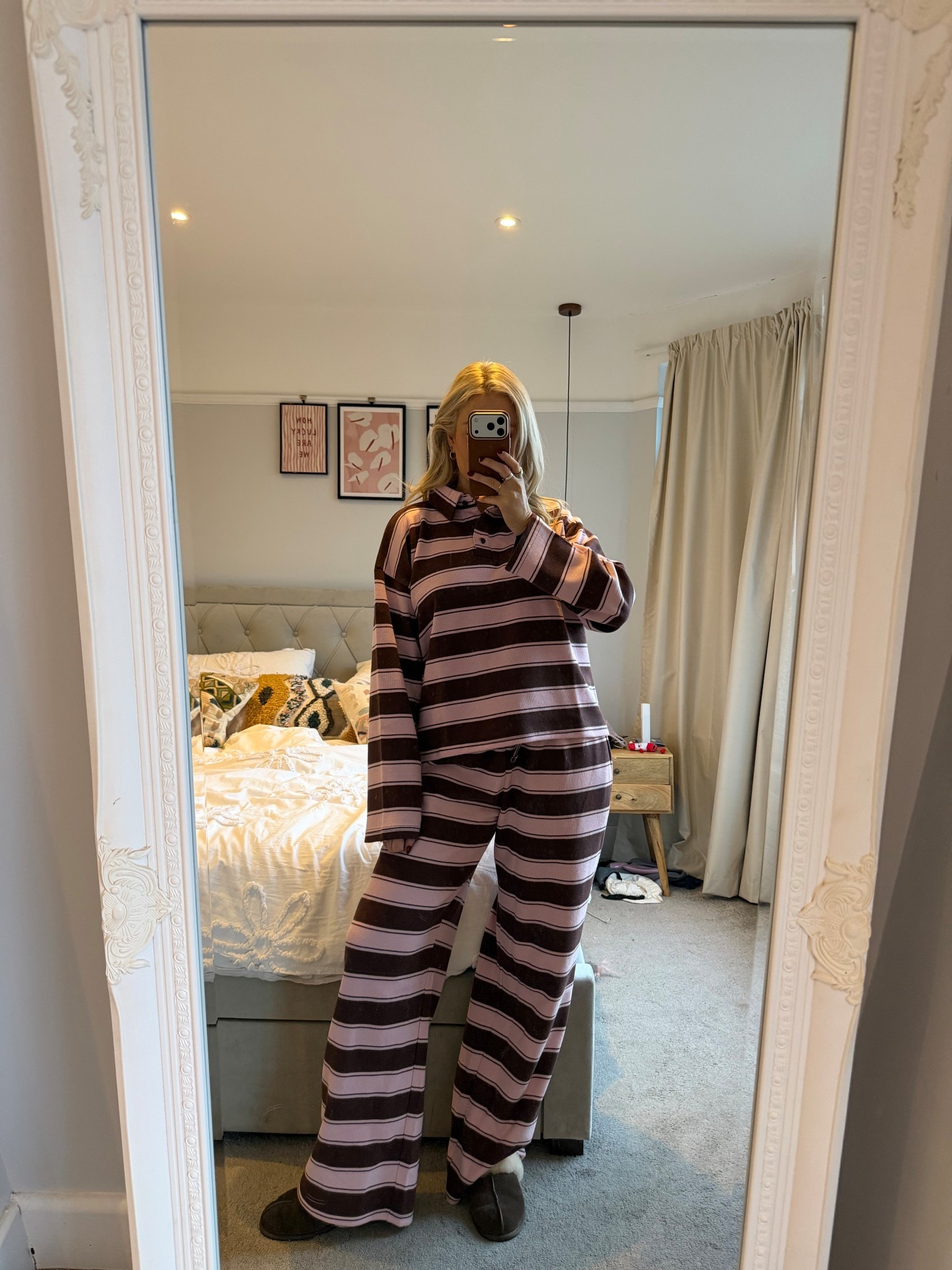 A loungewear set kind of Monday 💕