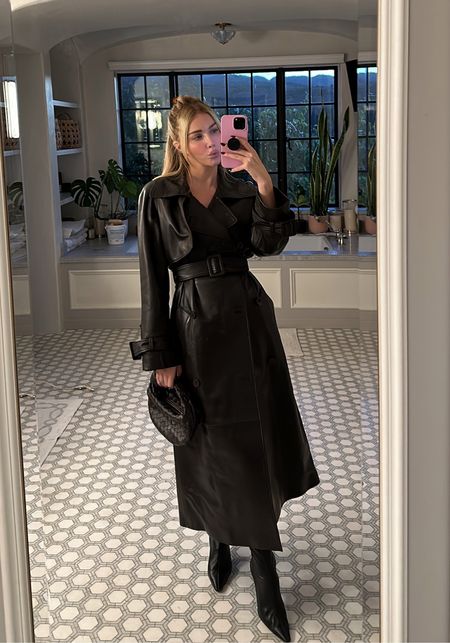 the best thing about fall/winter is the coat can be the entire outfit! Love mixing and matching leather colors and textures. This is the perfect leather trench 🧥 


#LTKstyletip