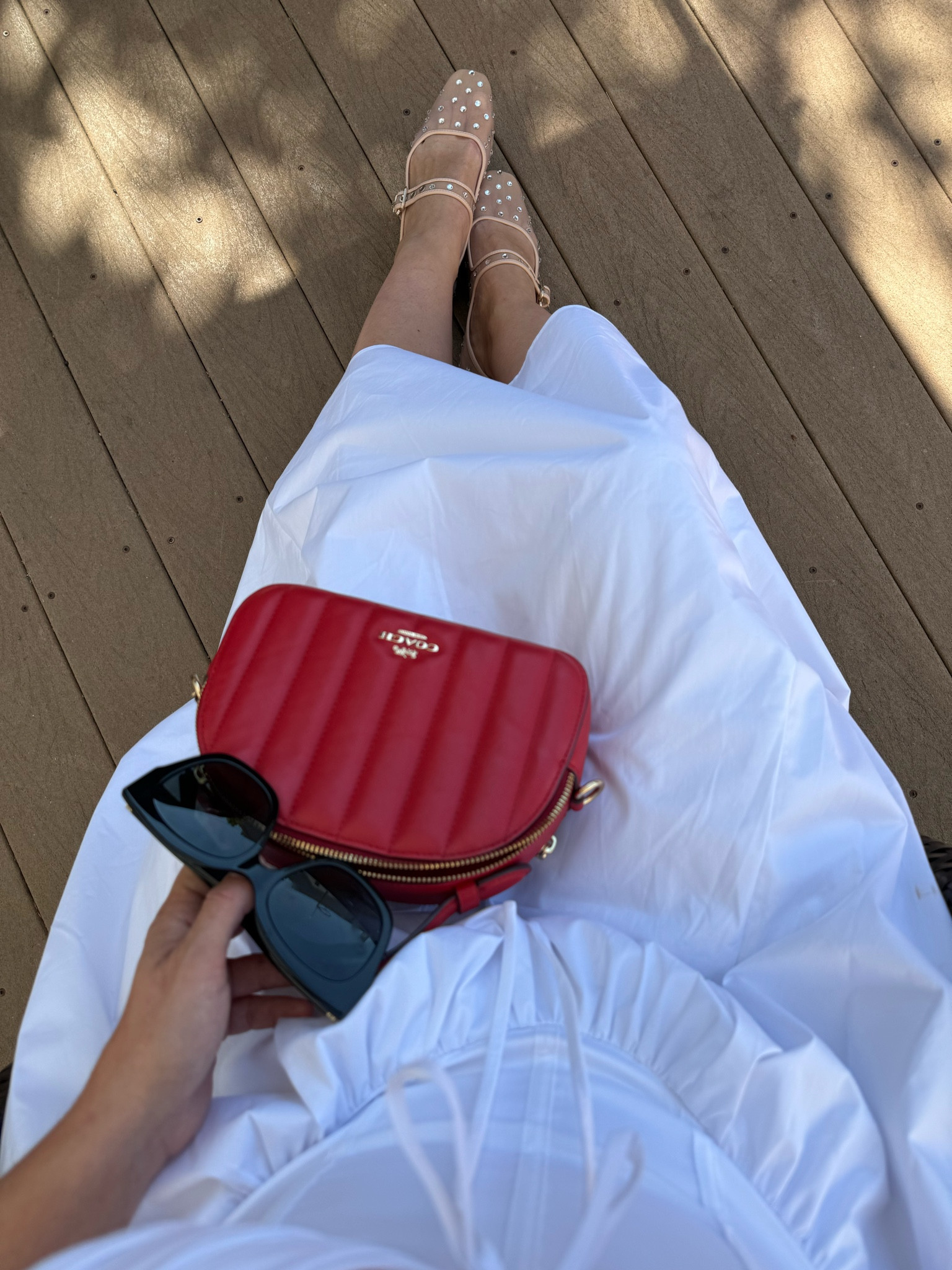 Summer vibes 😍
Love whites on a hot day!
These flats are finally on sale - haven’t seen a discount on them since they came out!!