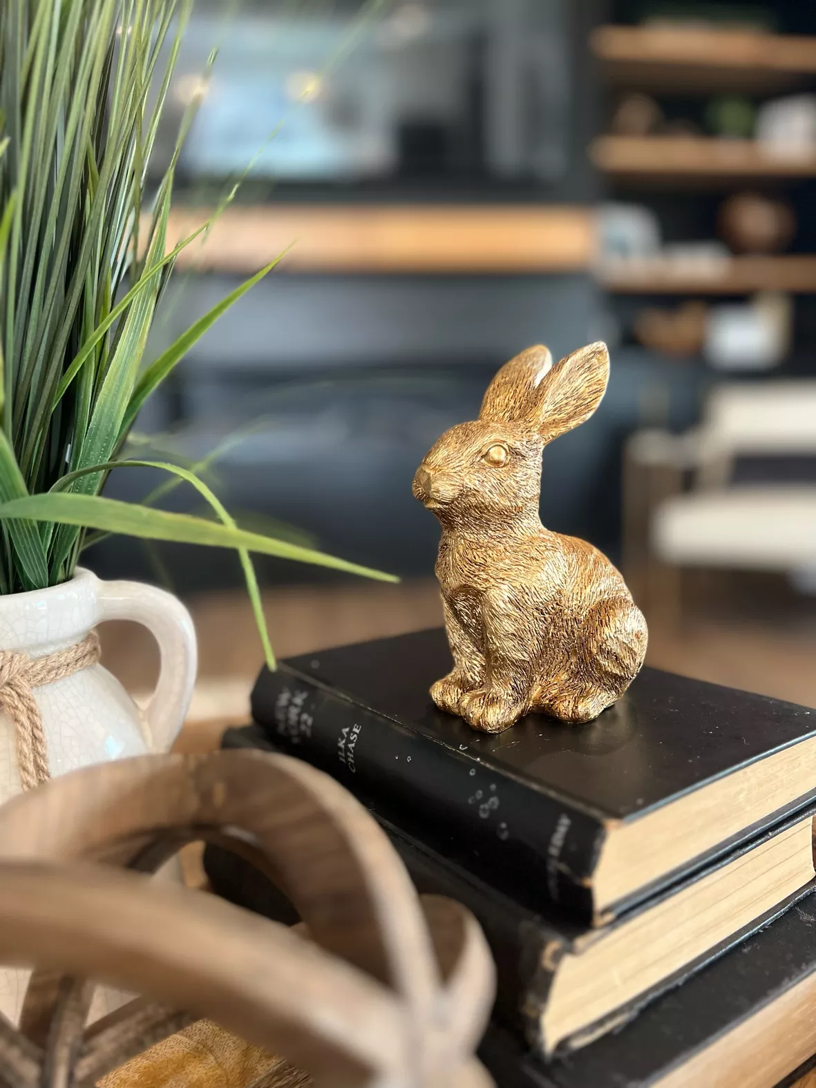 DN DECONATION Resin Gold Bunny Decor Rabbit Figurines, Small Easter Bunny  Figurine Set of 3, Vintage Easter Rabbit Statue Table Home Decoration