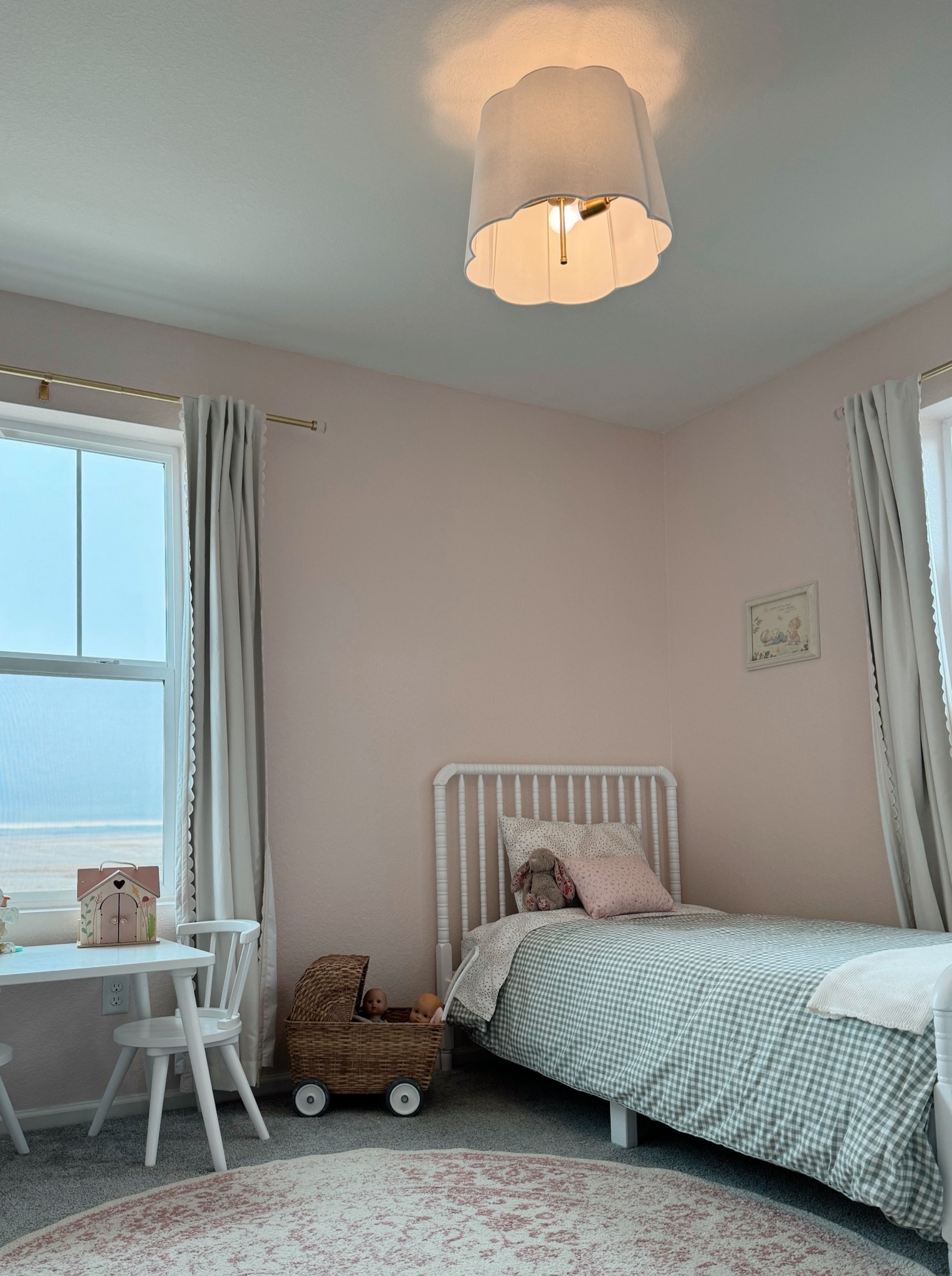 Emmy’s scallop pendant light is on clearance! Such a great deal for a beautiful, linen light. 


#LTKFindsUnder50 #LTKSaleAlert #LTKHome