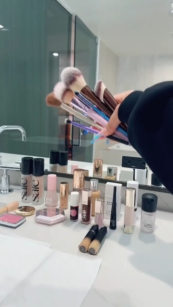 travel makeup must haves 

#LTKtravel #LTKbeauty