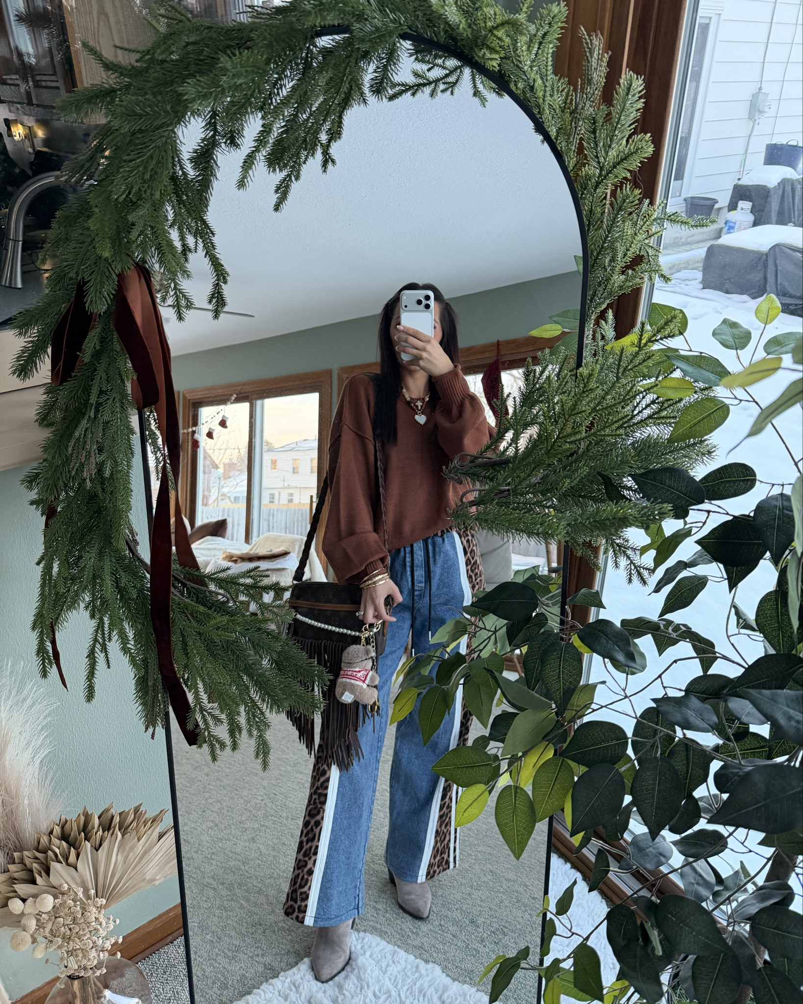 Monday ootd 🙌🏼🤎✨🐆
Cheetah pants: Nanamacs (out of stock) but I linked an identical pair from Amazon! 
LV authentic bag: 🔗 to my socials 
Jordana Oversized Sweater: Altar’d State
Heart Necklace: Altar’d State
Cowboy Boots: Altar’d State

#LTKU #LTKootd #LTKSaleAlert