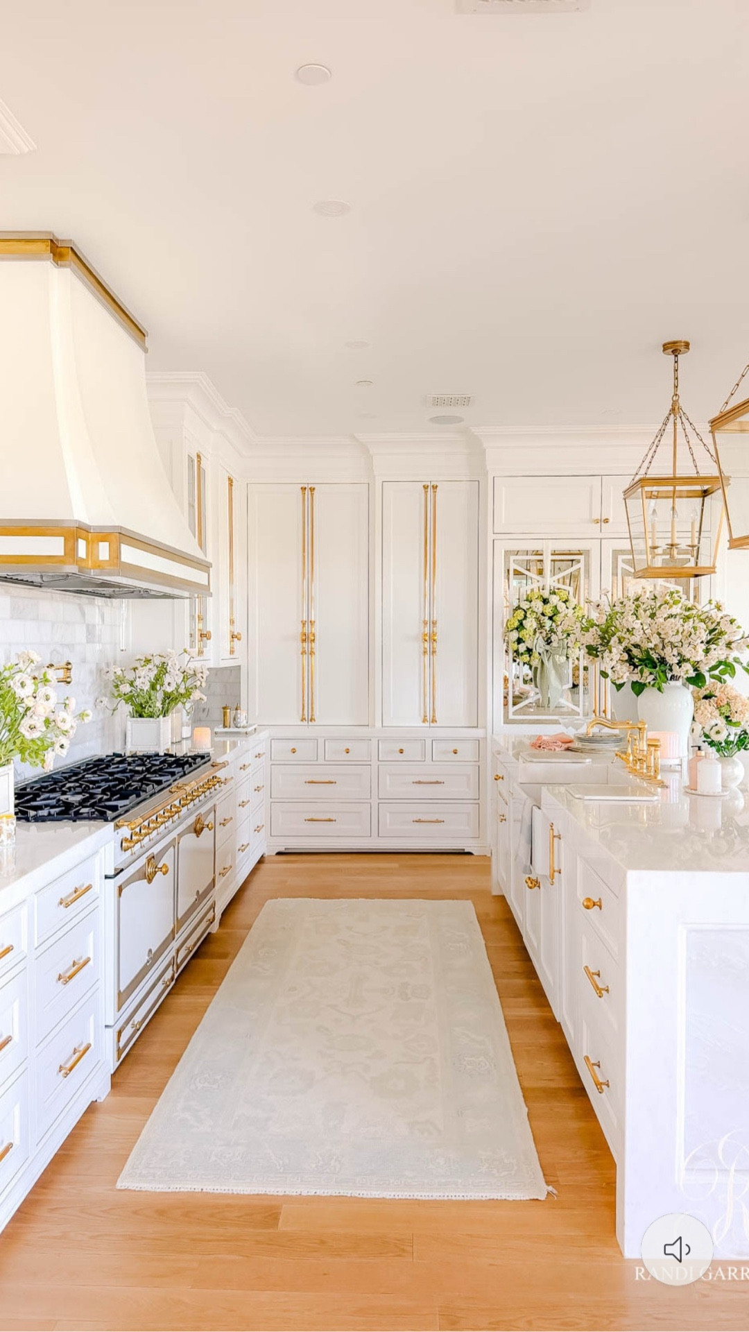 Everything I used to style our kitchen for spring! 
How many stems I used…

5 white ranunculus in the small pearl vases

8 of the peach ranunculus in each arrangement flanking the stove

8 peach cherry blossoms in the white ginger jar and 2 green leaf stems 

8 ranunculus in the white ginger jar

2 sets of the peachy pink hydrangea 
1 set of the green florals
1 set of the peach florals 
in the French planter 

#LTKHome #LTKSeasonal