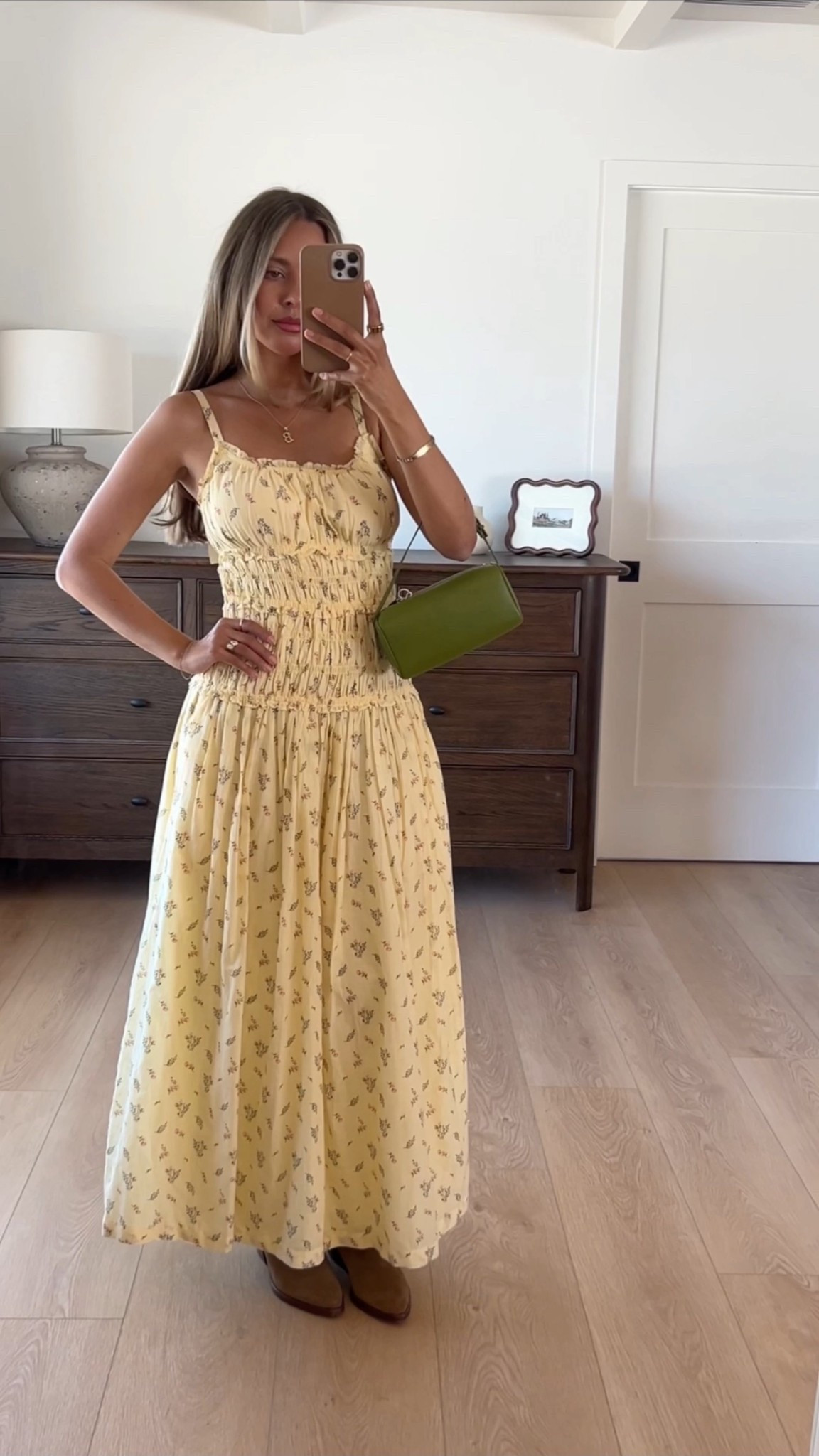 WHAT IM WEARING:
Dress- Abercrombie dress ( I did xxs ) 
Purse-Amazon find 