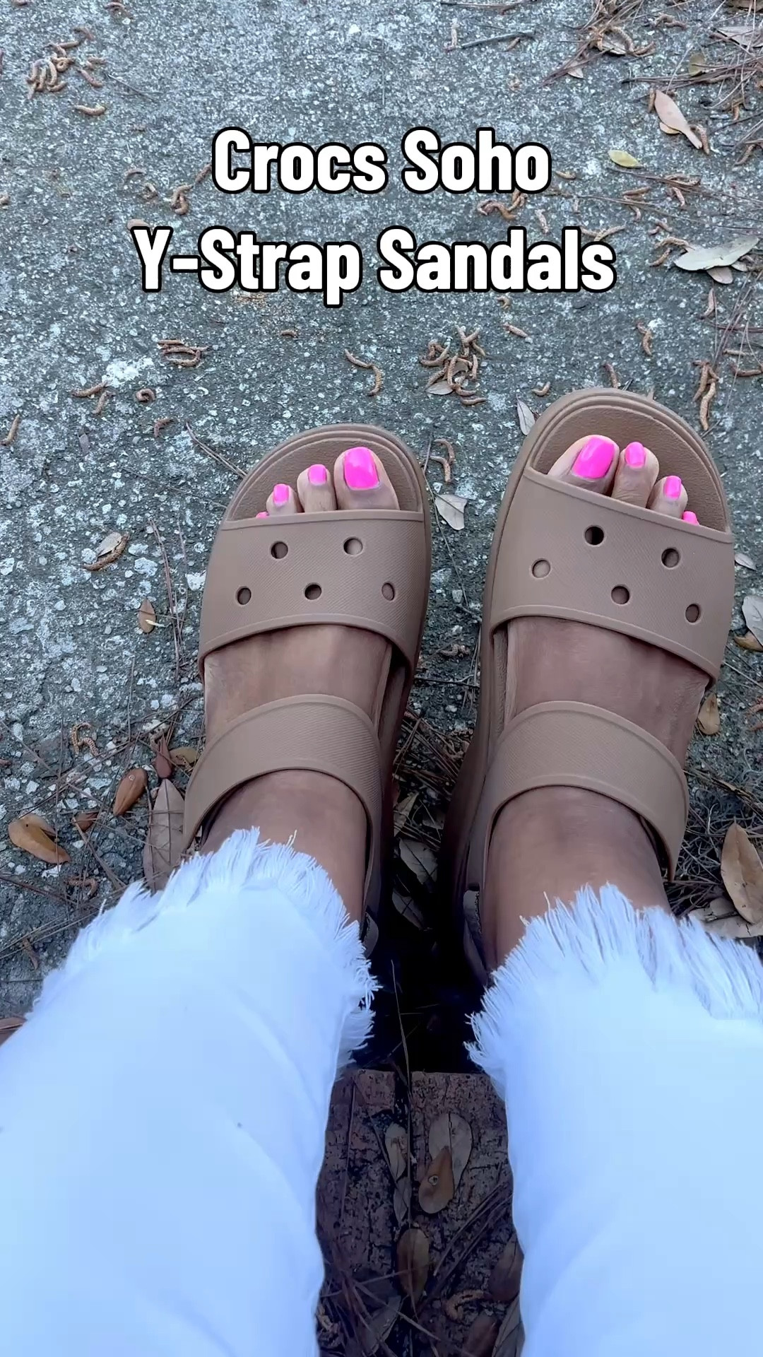 Comfortable sandals that look good with everything! #crocs #sandals #wedgesandals #footpain 