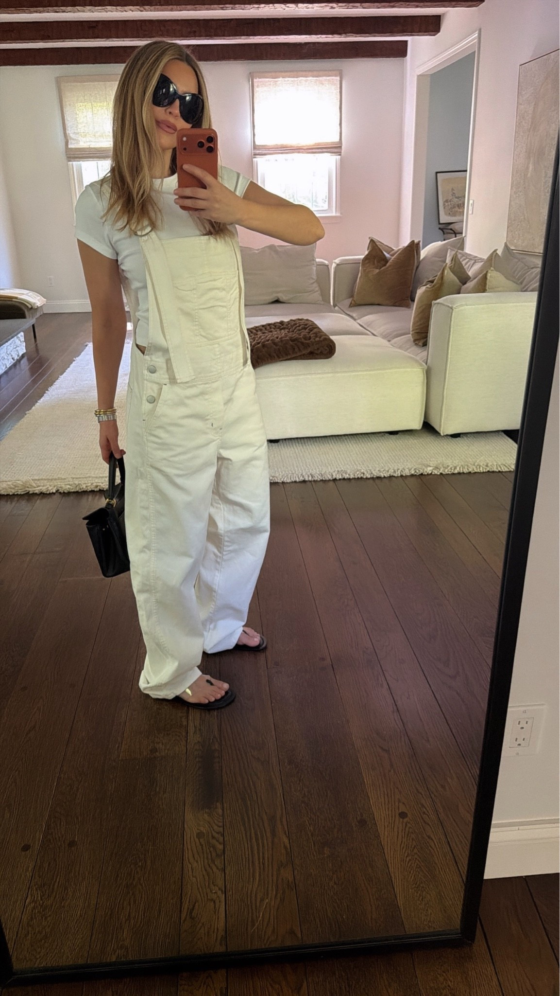 Small overalls 
Tee small