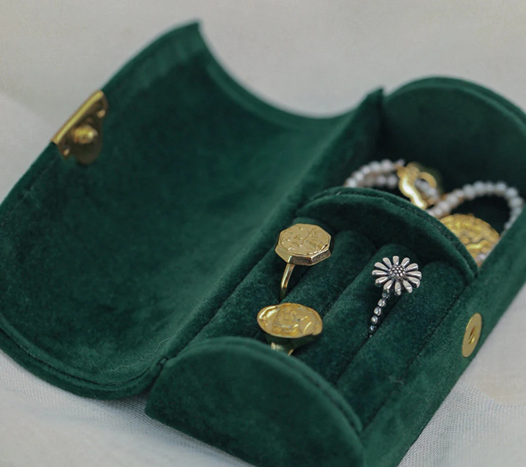 Vintage Style Green Velvet Travel Jewelry Box, Flip Lid, Compact Jewelry Display Box, Jewelry Org... | Etsy (US)