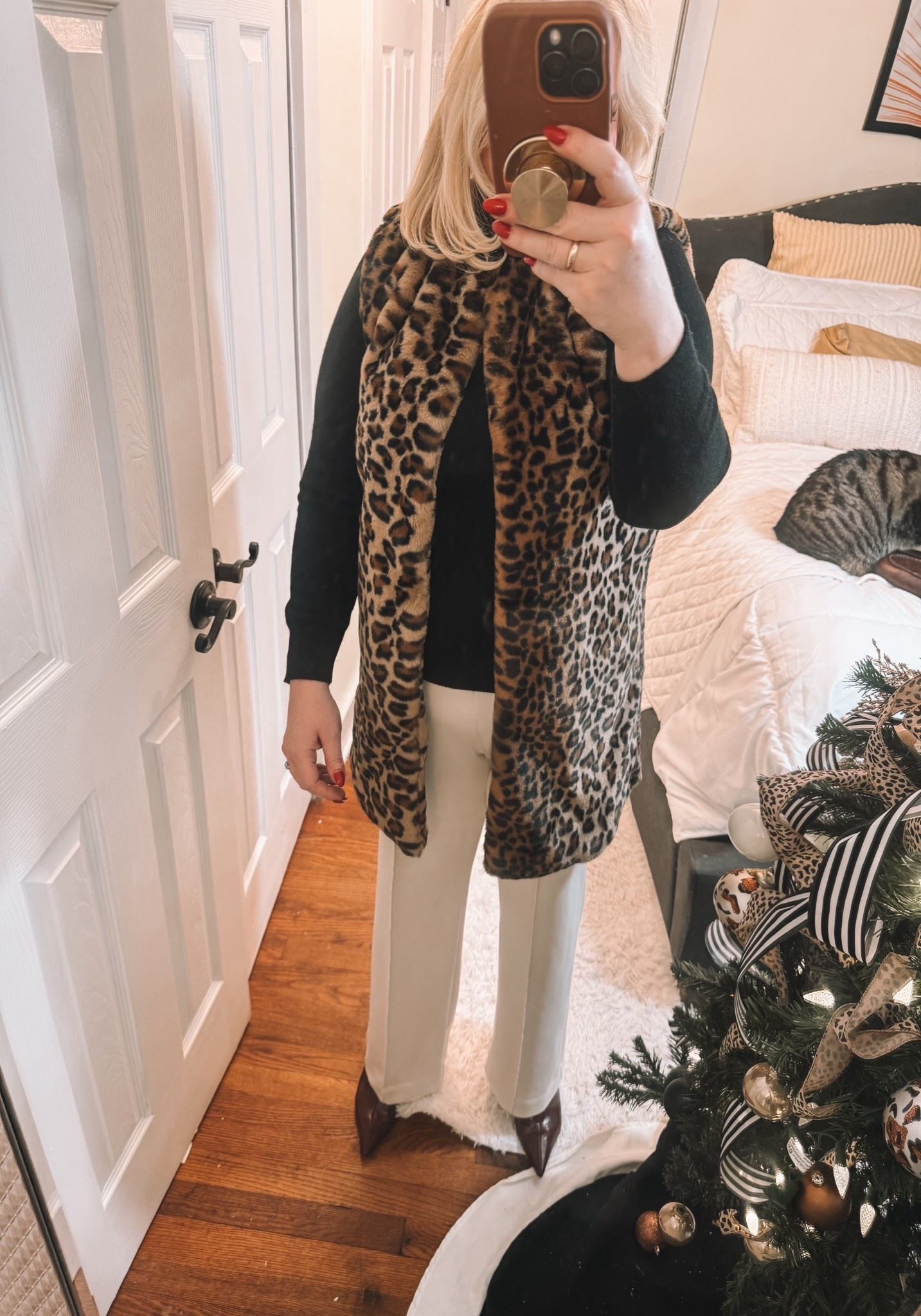 This vest is now under $200, it's actually even undef $100!
It's a faux fur in leopard print.
It's very soft and warm.
It looks great with jeans too.

#LTKOver40 #LTKootd #LTKSaleAlert