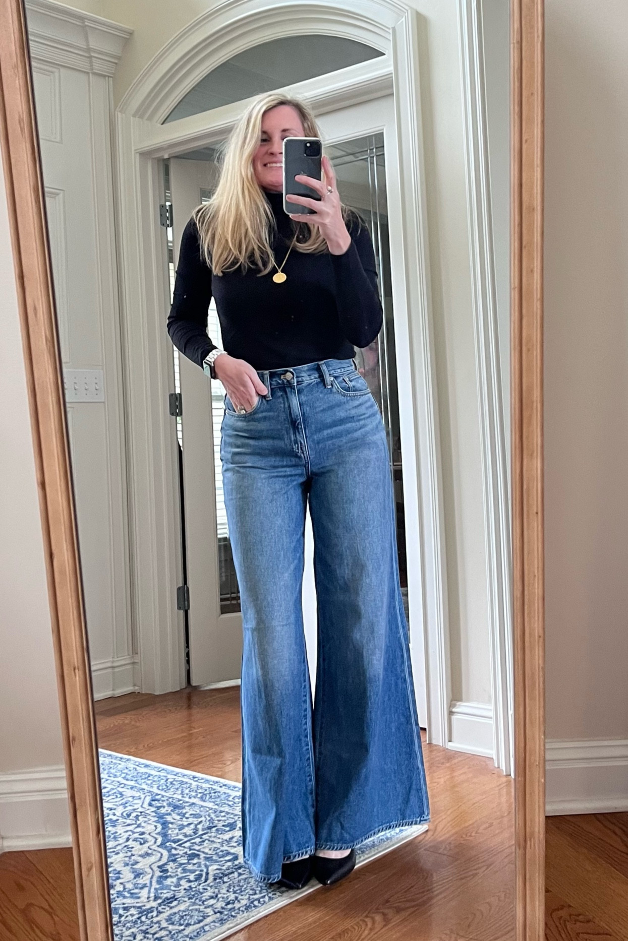 In love with these super wide leg jeans! On major sale at Madewell but sizes are going fast! Pair with a black top and heels and you are ready for date night! 😍

Madewell, wide leg jeans, date night outfit, girls’ night out, GNO

#LTKstyletip #LTKxMadewell #LTKfindsunder100