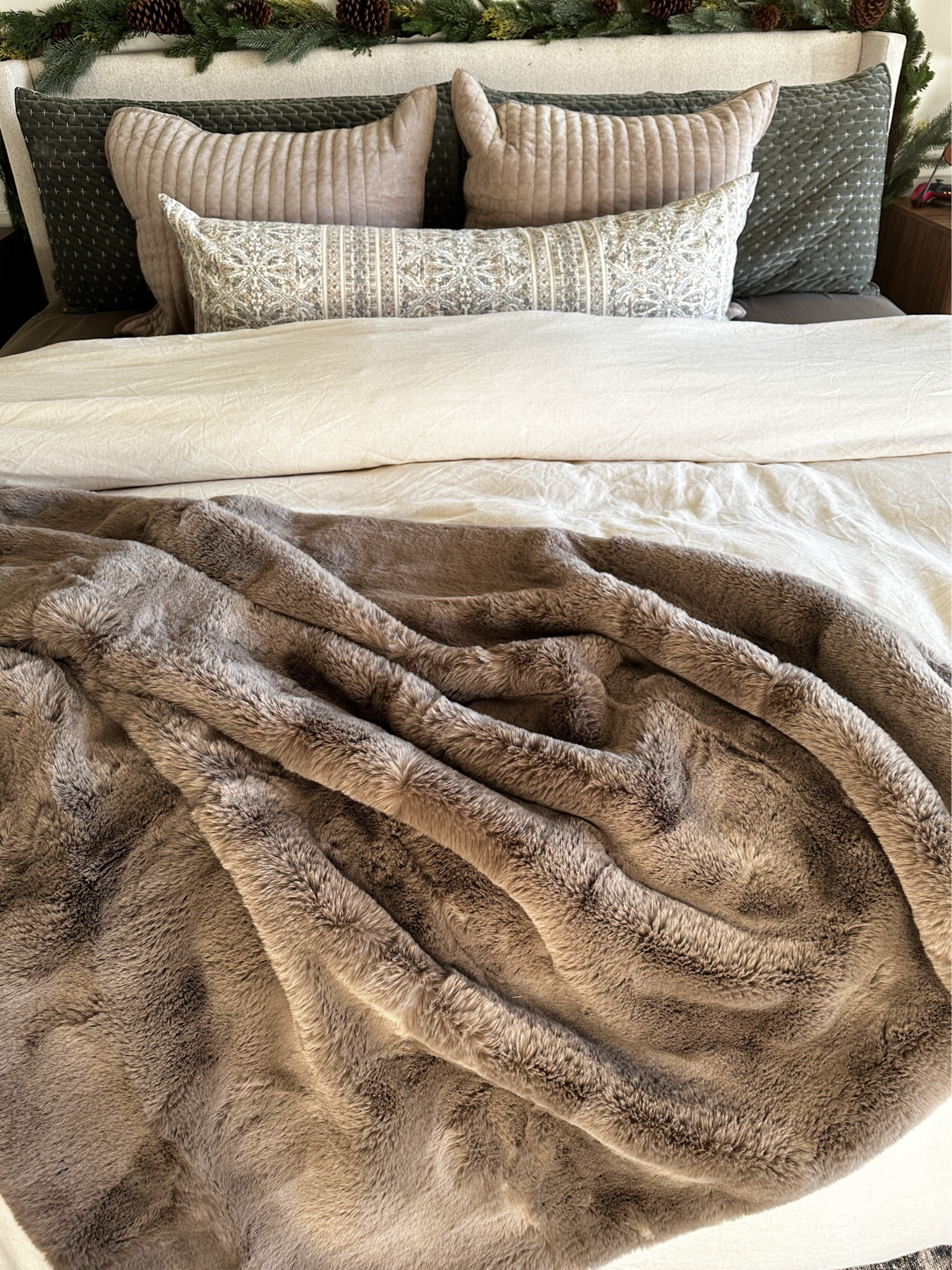 Neutral Christmas bedding! 

CozyEarth Discount code: 
DETAILS45 until Monday and then 
DETAILS 40 after that! 



#LTKhome #LTKSeasonal #LTKCyberWeek