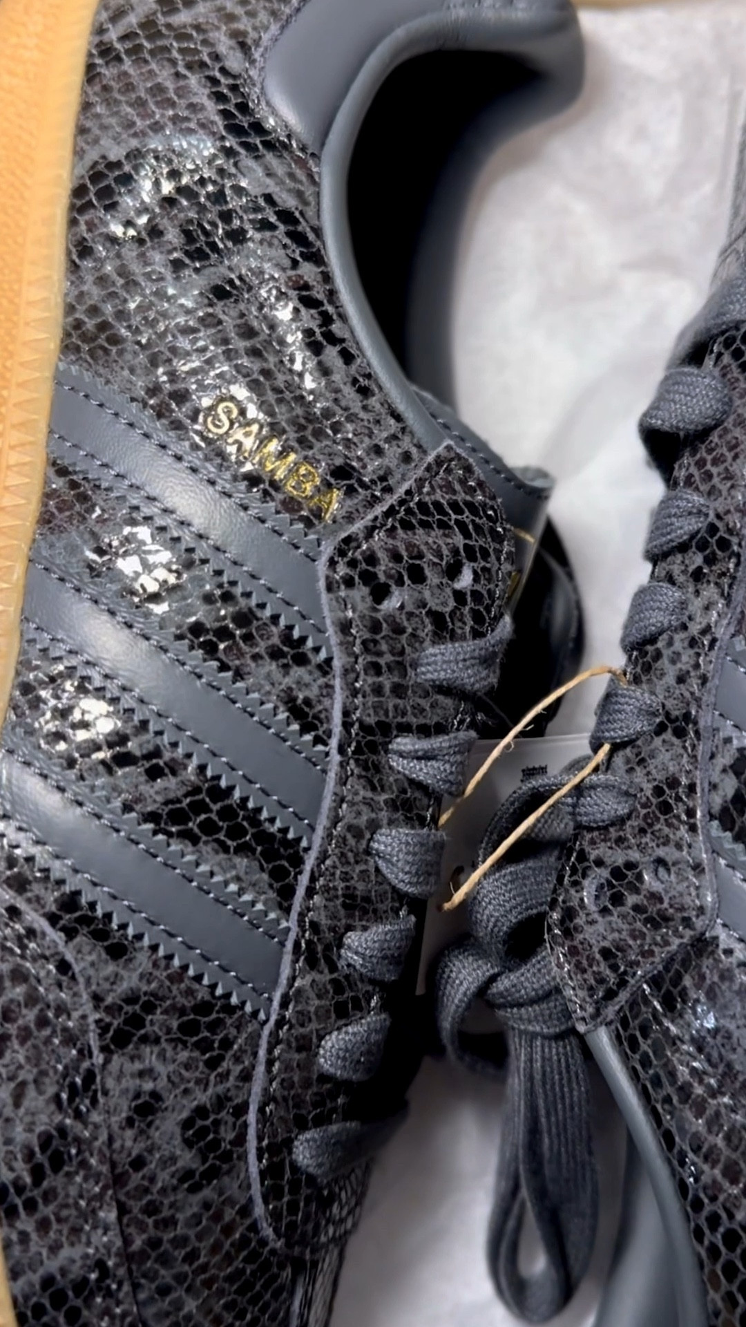 So obsessed with these sambas 🐍🥰👟