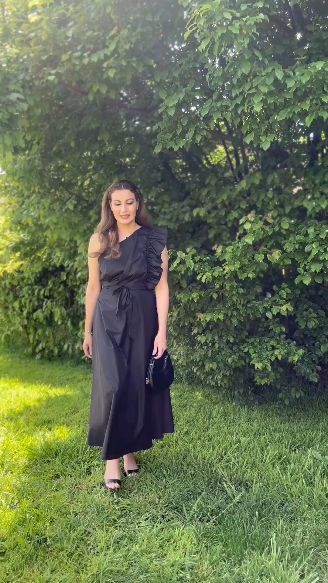 ZESICA Summer dress 2025 with ruffles and one off-shoulder for women, sleeveless, empire waist, bohemian, fluid.
Size:M

#LTKSeasonal #LTKMidsize #LTKWedding