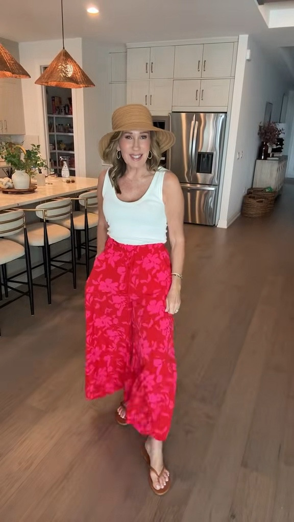 These pants are so cute and comfortable 😎 they can be dressed up or worn with a tank and denim jacket.  They have a stretchy waist and are really lightweight ✨ I am in a small 

#LTKootd #LTKSeasonal #LTKOver40