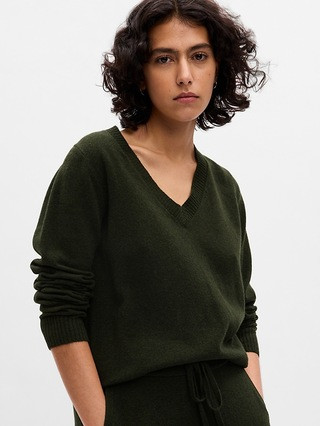 CashSoft V-Neck Sweater | Gap (US)