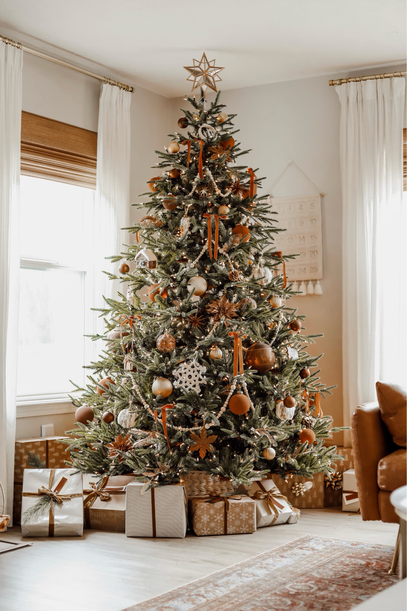 Neutral Christmas tree 🎄 

#LTKSeasonal #LTKHoliday #LTKHome