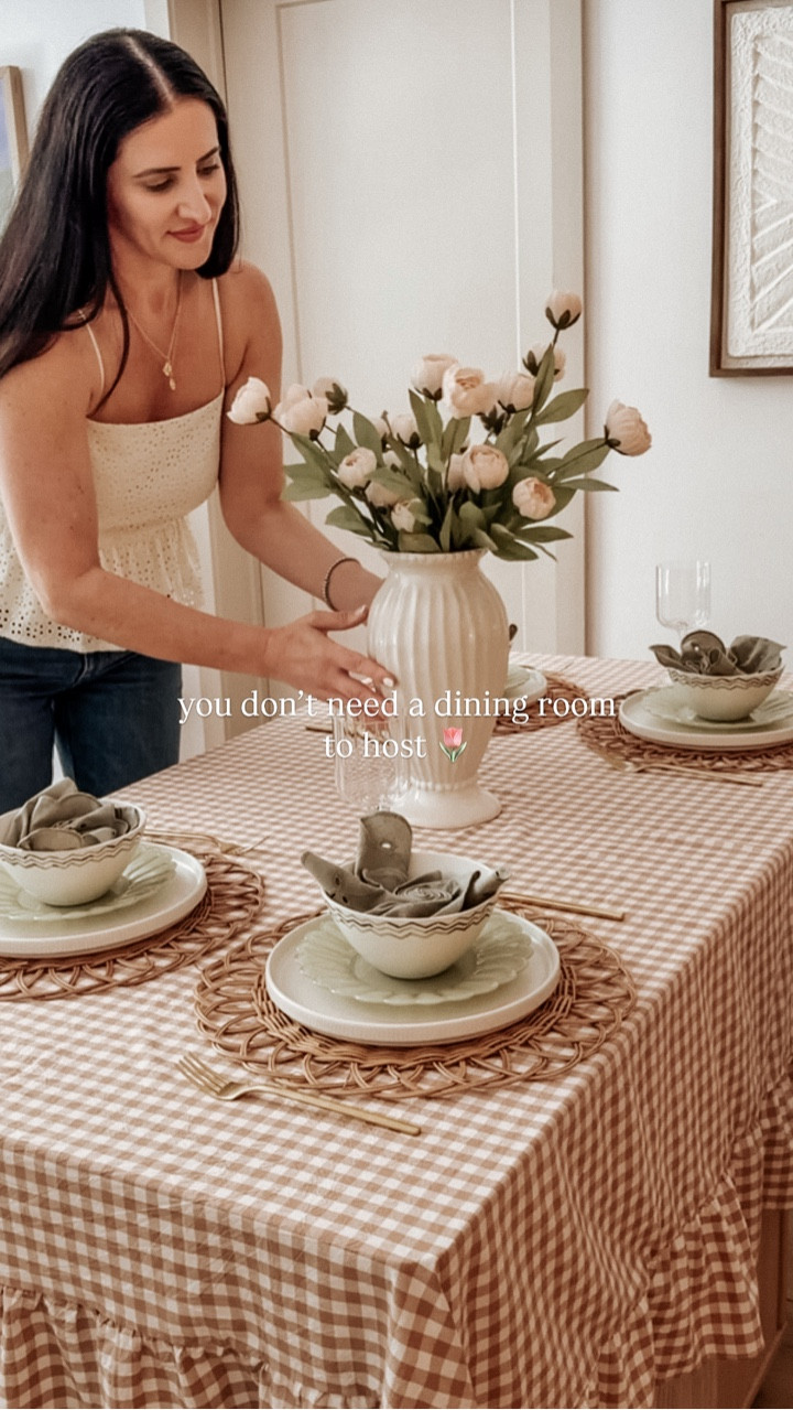 a simple spring tablescape, small space friendly 🌱
 
#tablestyling #tablescape #springtime

#LTKHome #LTKSeasonal