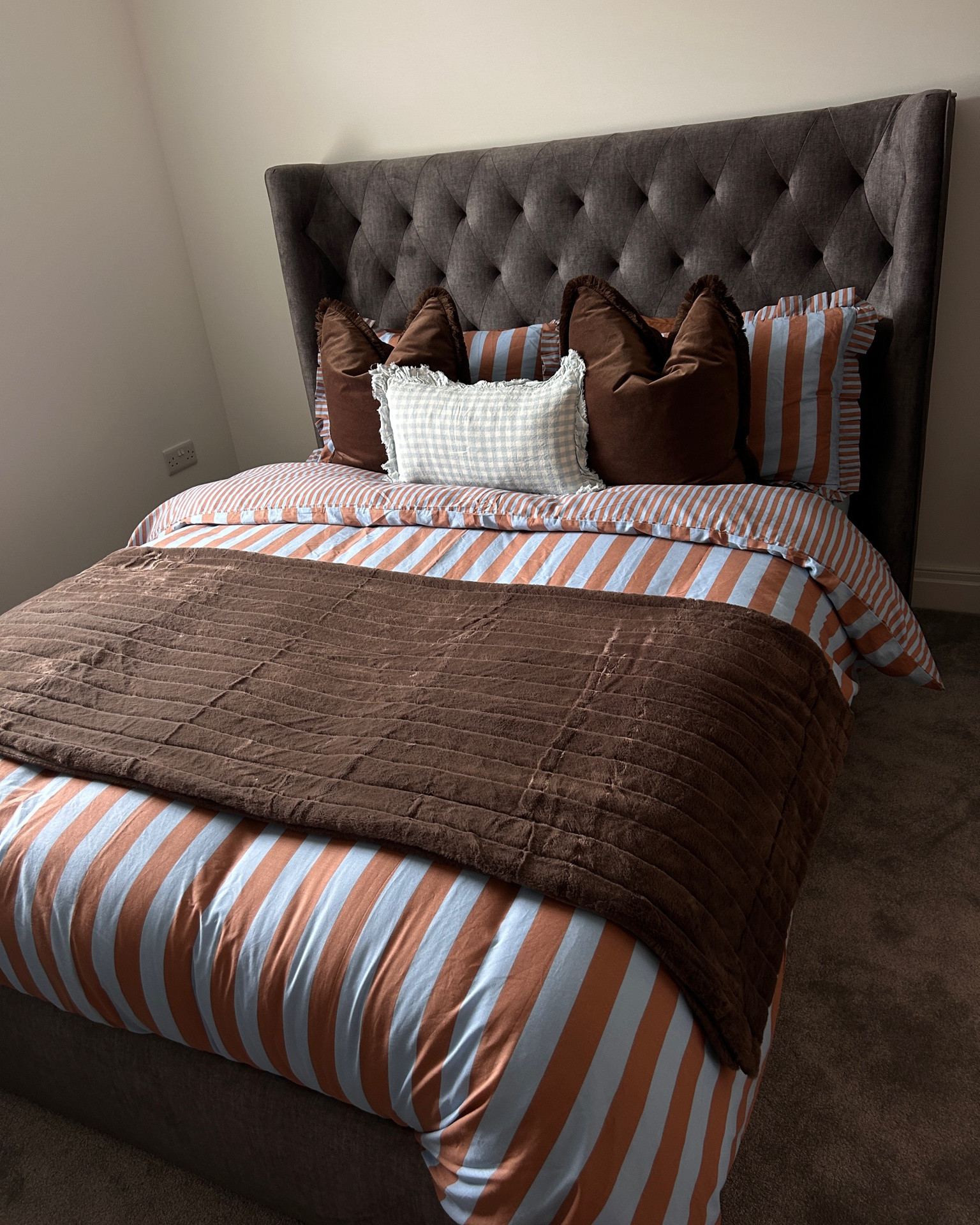 brown and blue bedding 🤎🧺

#LTKhome #LTKluxury