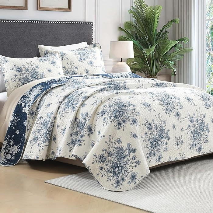 King Size Quilt Set 3 Piece, 100% Cotton Blue and Ivory Quilt, Farmhouse Floral Reversible Chic B... | Amazon (US)