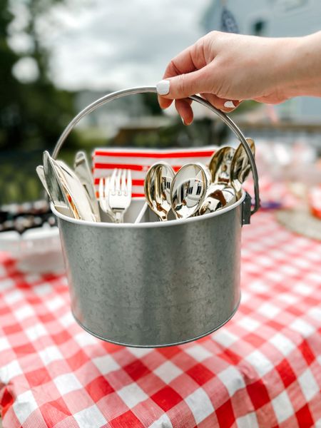 Have an Outdoor utensil caddy prepped and ready to eat outside at a moment’s notice 