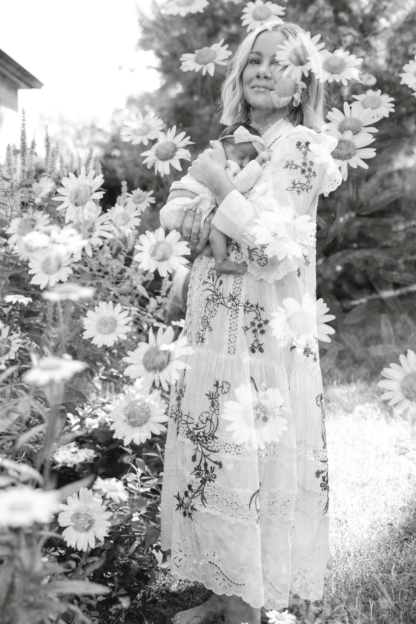 Summer newborn photos - neutral family photo inspiration 

#LTKBaby #LTKFamily