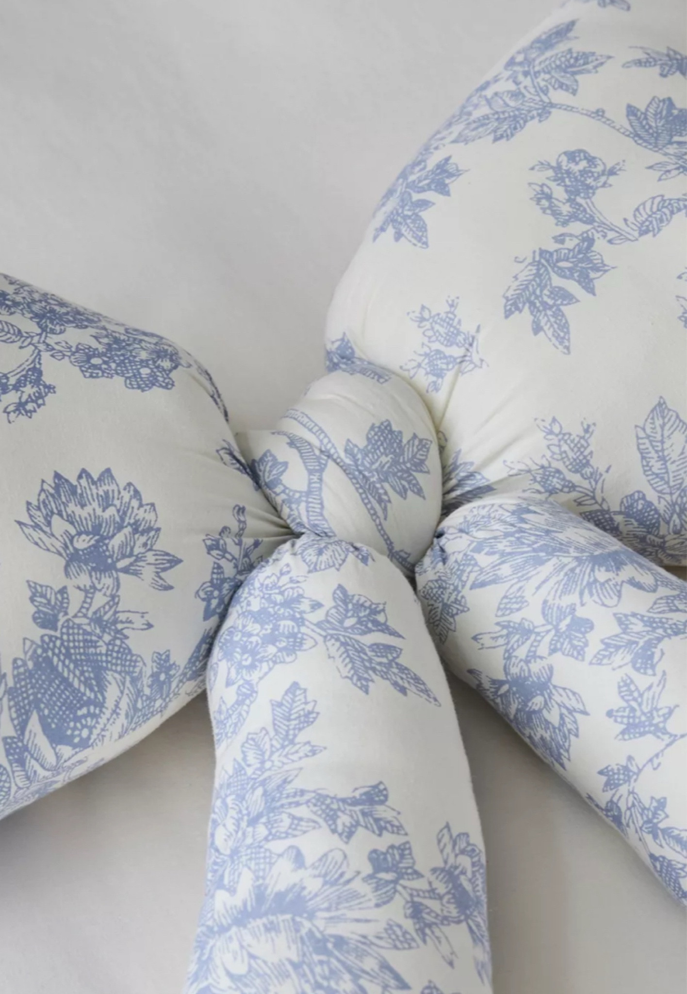 Cute bow pillow for a baby girl nursery under $50

Blue toile
Blue and white 
Accent pillow
Nursery pillow 
Nursery decor 

#LTKHome #LTKFindsUnder50 #LTKBaby