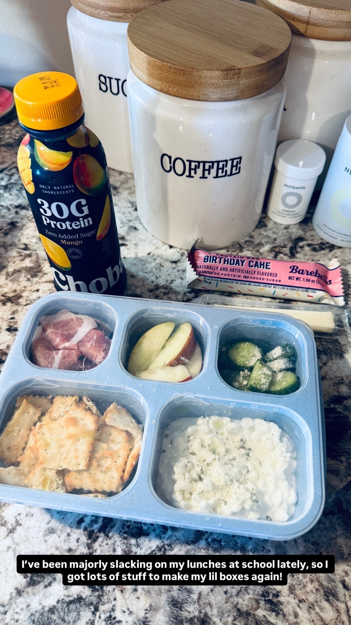 I've been majorly slacking on my lunches at school lately, so l got lots of stuff to make my lil boxes again!