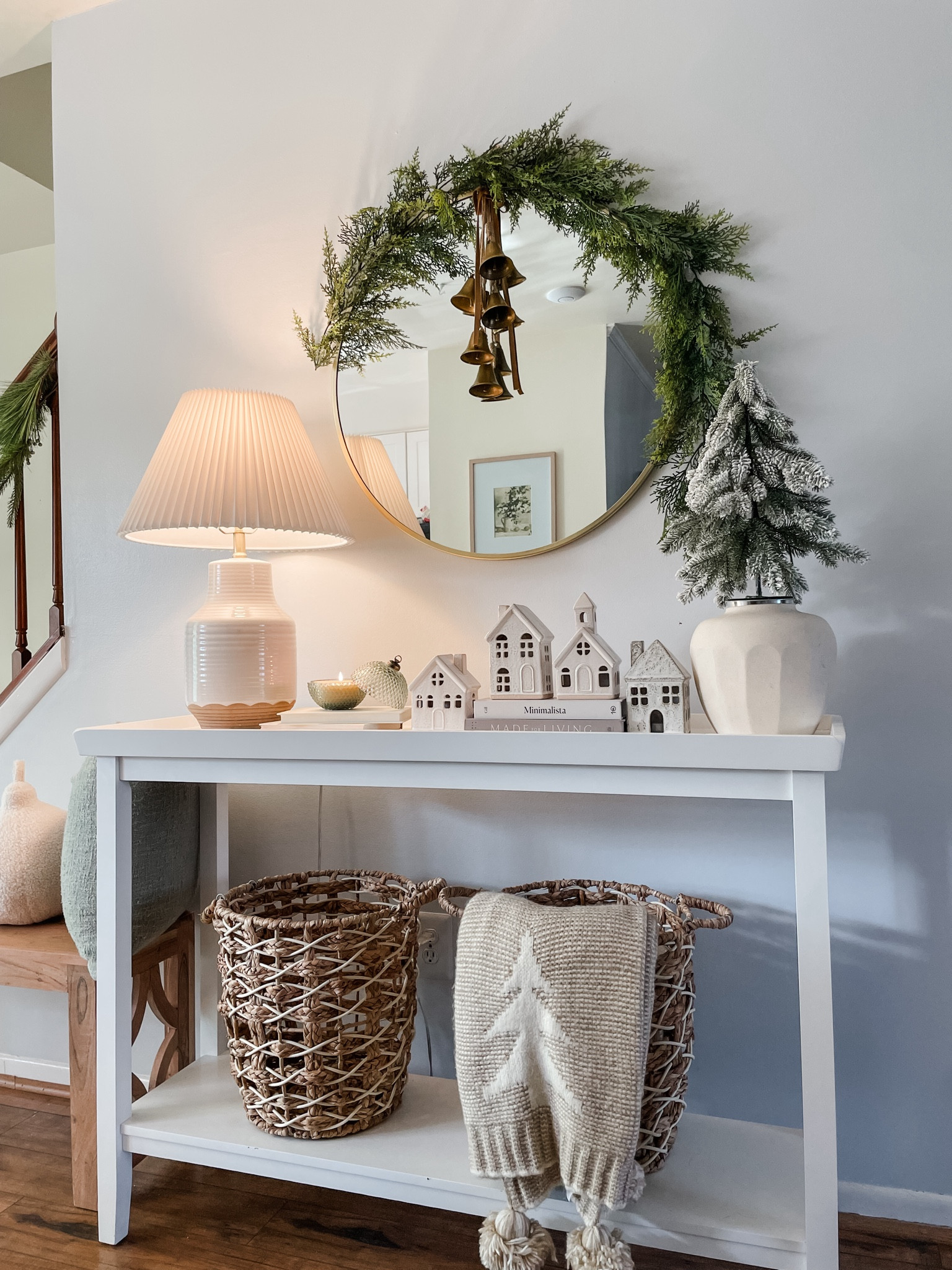 Holiday Entryway Console Table

Christmas Entryway | Christmas Console | Holiday Home | Christmas Decor

#LTKSeasonal #LTKhome #LTKHoliday
