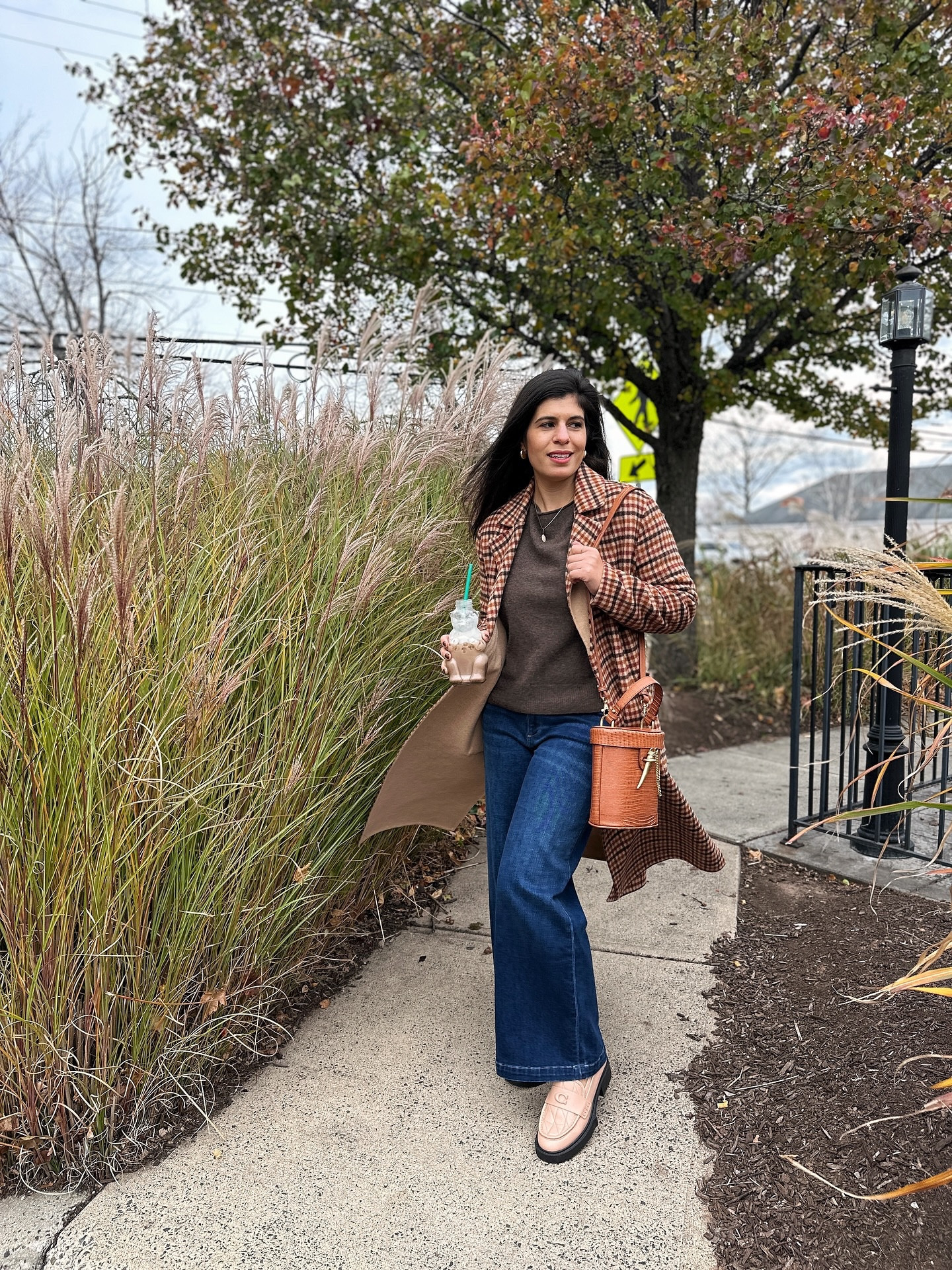 After briefly toying with the idea of waking up at 4:00 a.m. to try and get a Starbucks bear tumbler, I realized I didn’t have that in me and would have to deal with missing out. 

But the thrift gods granted me an adorable vintage bear, which I immediately washed and brought to  Starbucks. The baristas all loved it.
.
.
.
#starbucks #bearista #currentlywearing #whatiwore #realoutfitgram  #fashionblogger #styleblog  #outfitpost #whatiwore #ootd #ootdfashion #discoverunder5k #ctbloggerbabes 
#connecticut #connecticutblogger #newengland #newenglandblogger #falloutfit #itsbanana