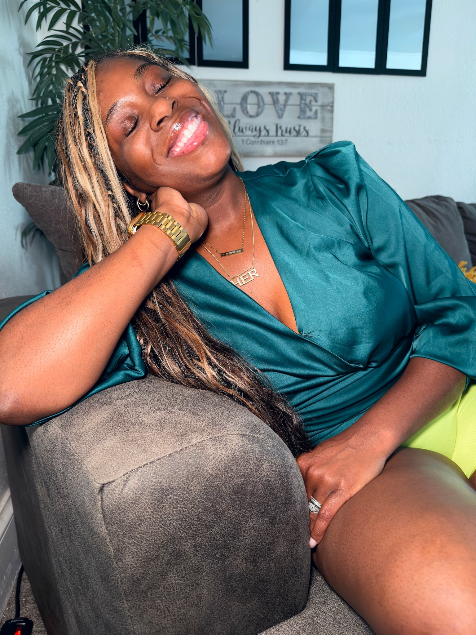 I’ve been in a transformative season. Healing looks good on me and this green top as well! 💚

#LTKBeauty #LTKU #LTKStyleTip