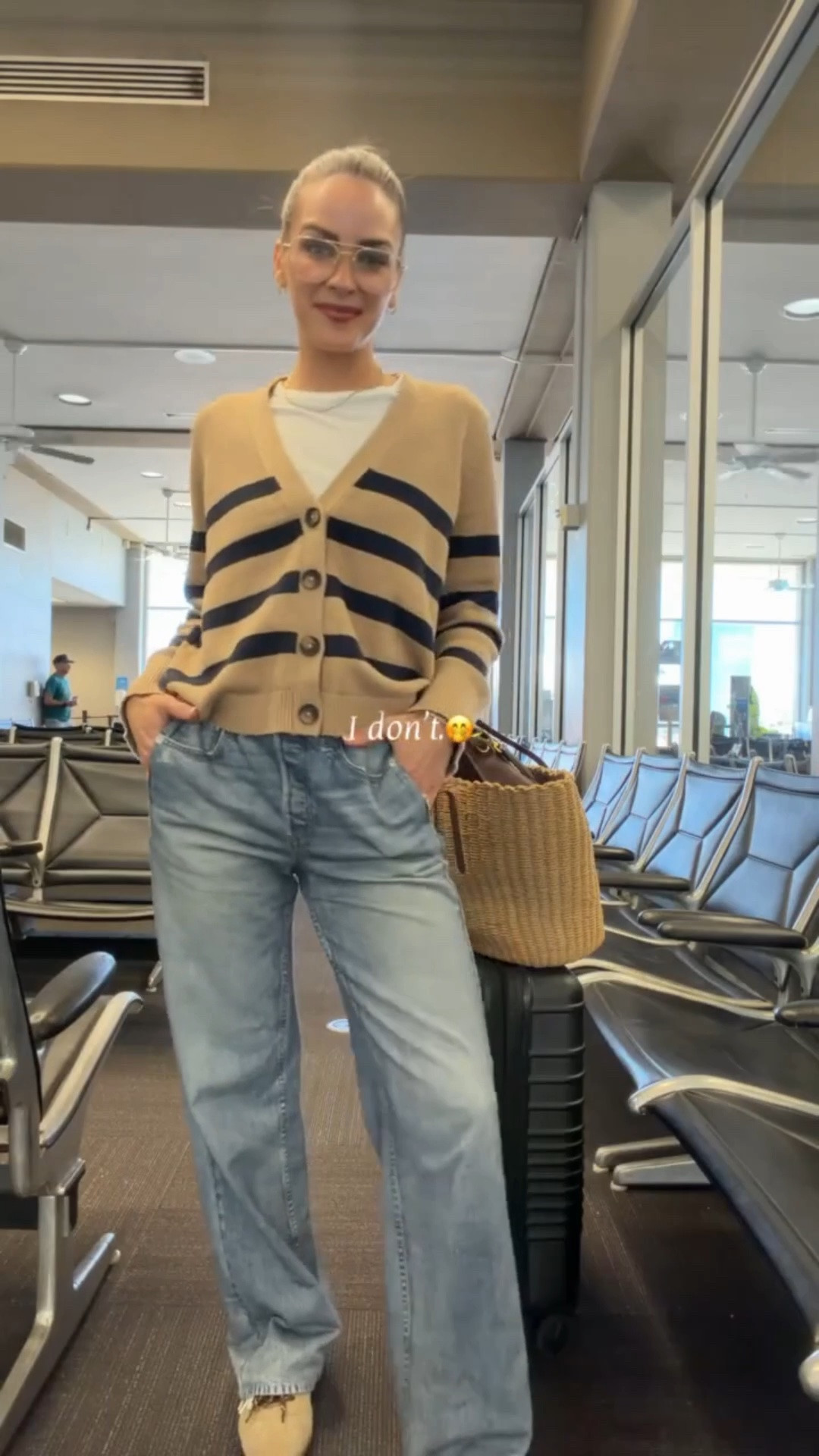 Travel OOTD - the comfiest pair of jeans 🤭

#LTKootd #LTKTravel #LTKdayinmylife