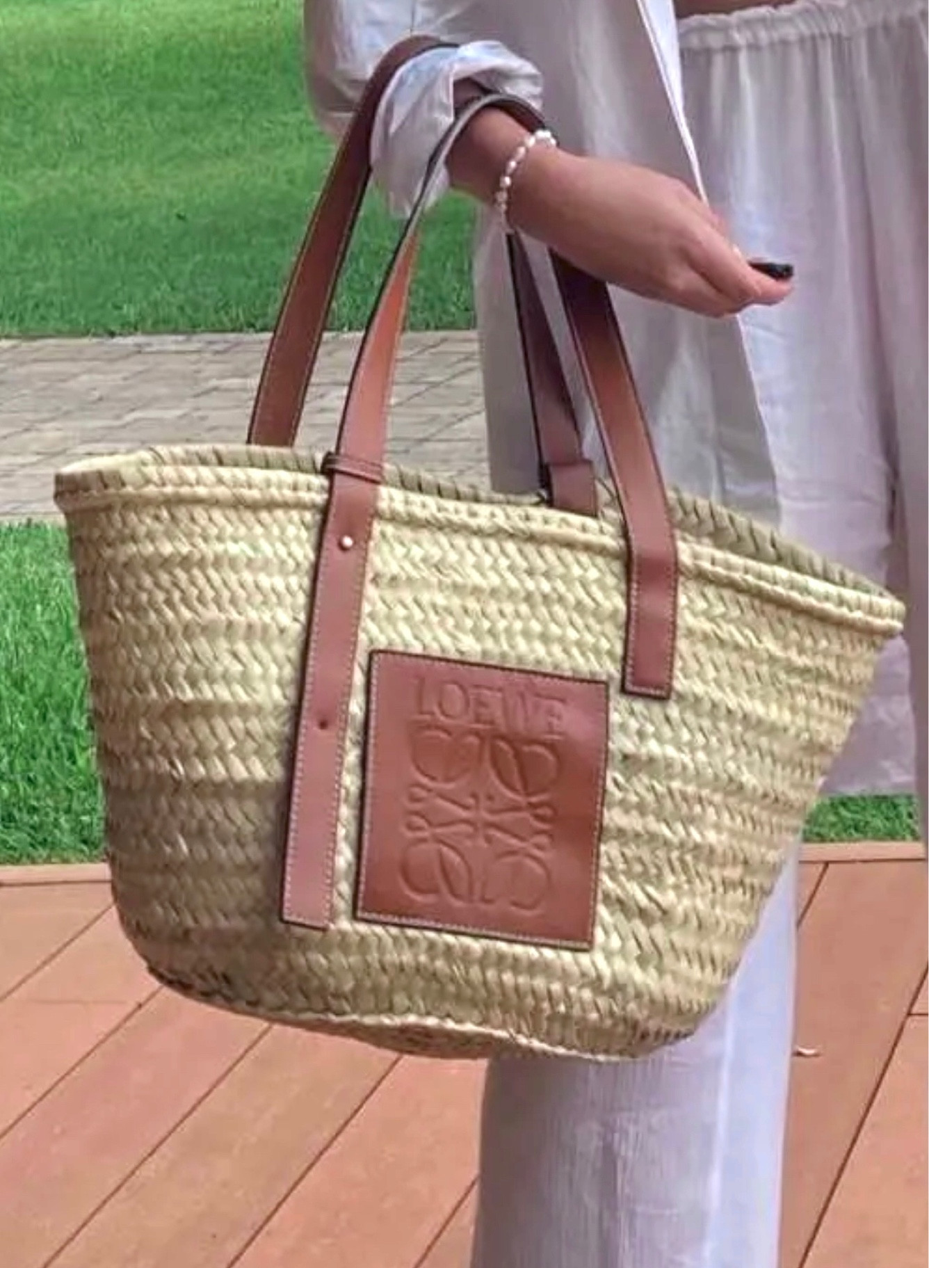 LOEWE TOTE 

#LTKFind #LTKsalealert #LTKitbag