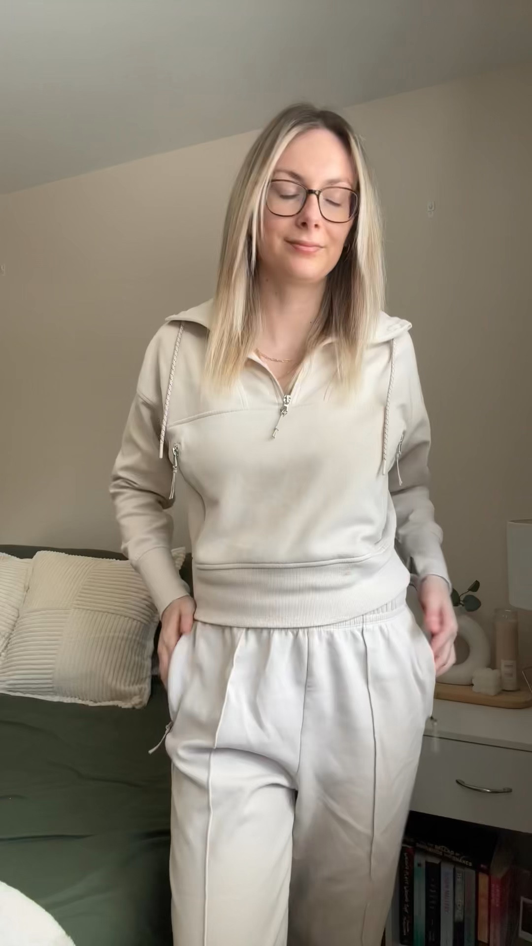 Comfy cozy mom outfit of the day ✨☁️🫶 

#LTKfindsunder50 #LTKmidsize #LTKfindsunder100