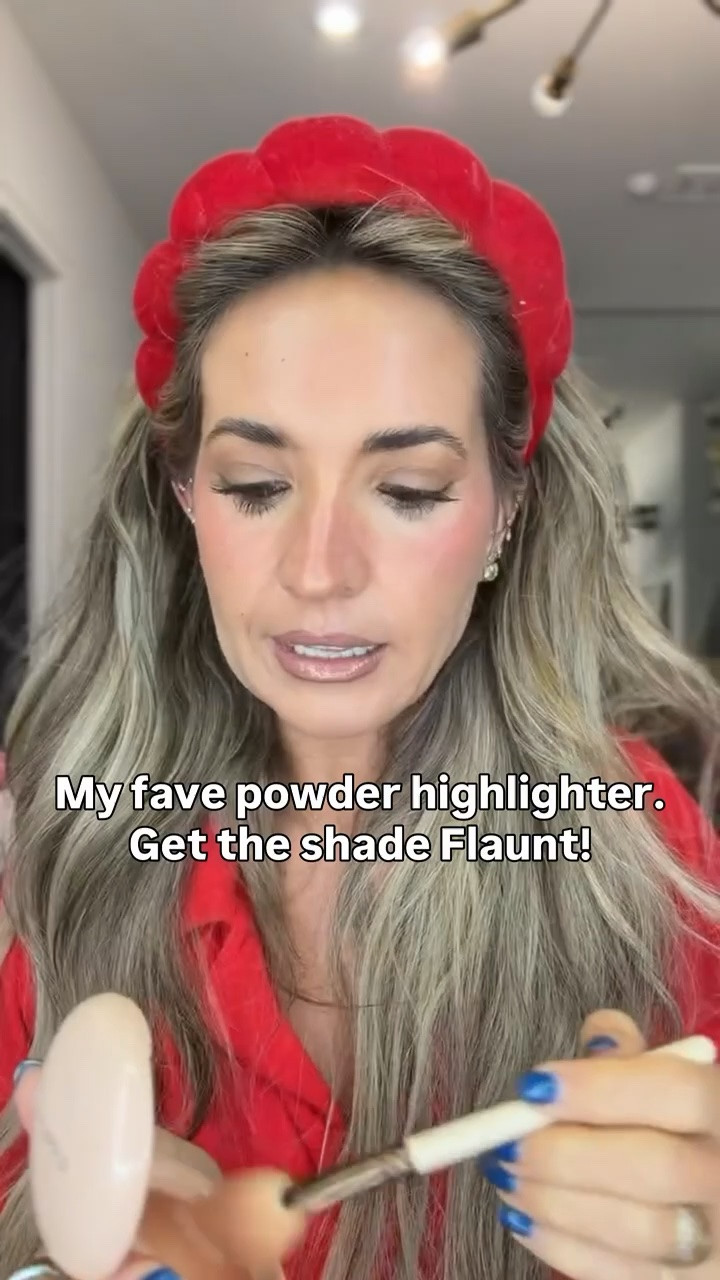 The best powder highlighter! Wearing the shade flaunt!

powder highlighter, glowing skin, makeup favorites, beauty favorites, everyday makeup, rare beauty

#LTKBeauty #LTKselfcare #LTKSeasonal
