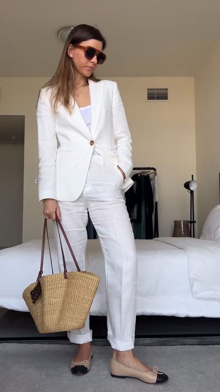 Summer whites in linen 🤍

#summerworkoutfit #workoutfitideas #officeoutfits #linensuits #chanelballetflats