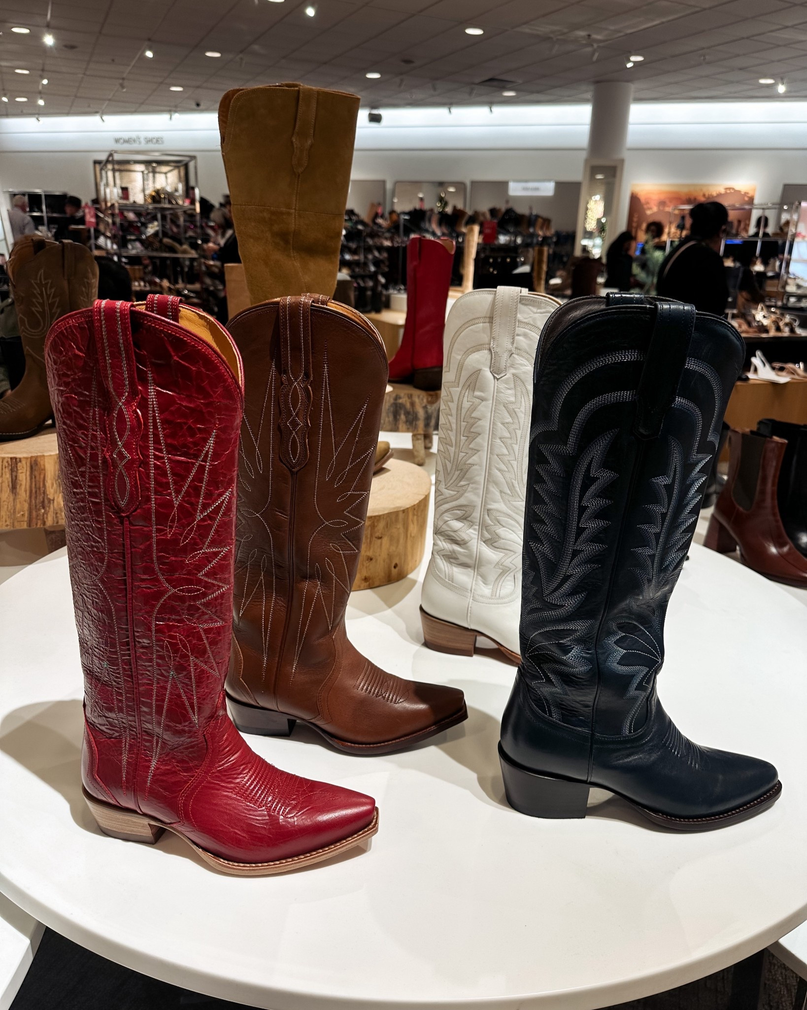 Tecovas cowboy boots 👏🏻 so good! 

Western style, cowboy boots, cowgirl boots, red boots, western chic 