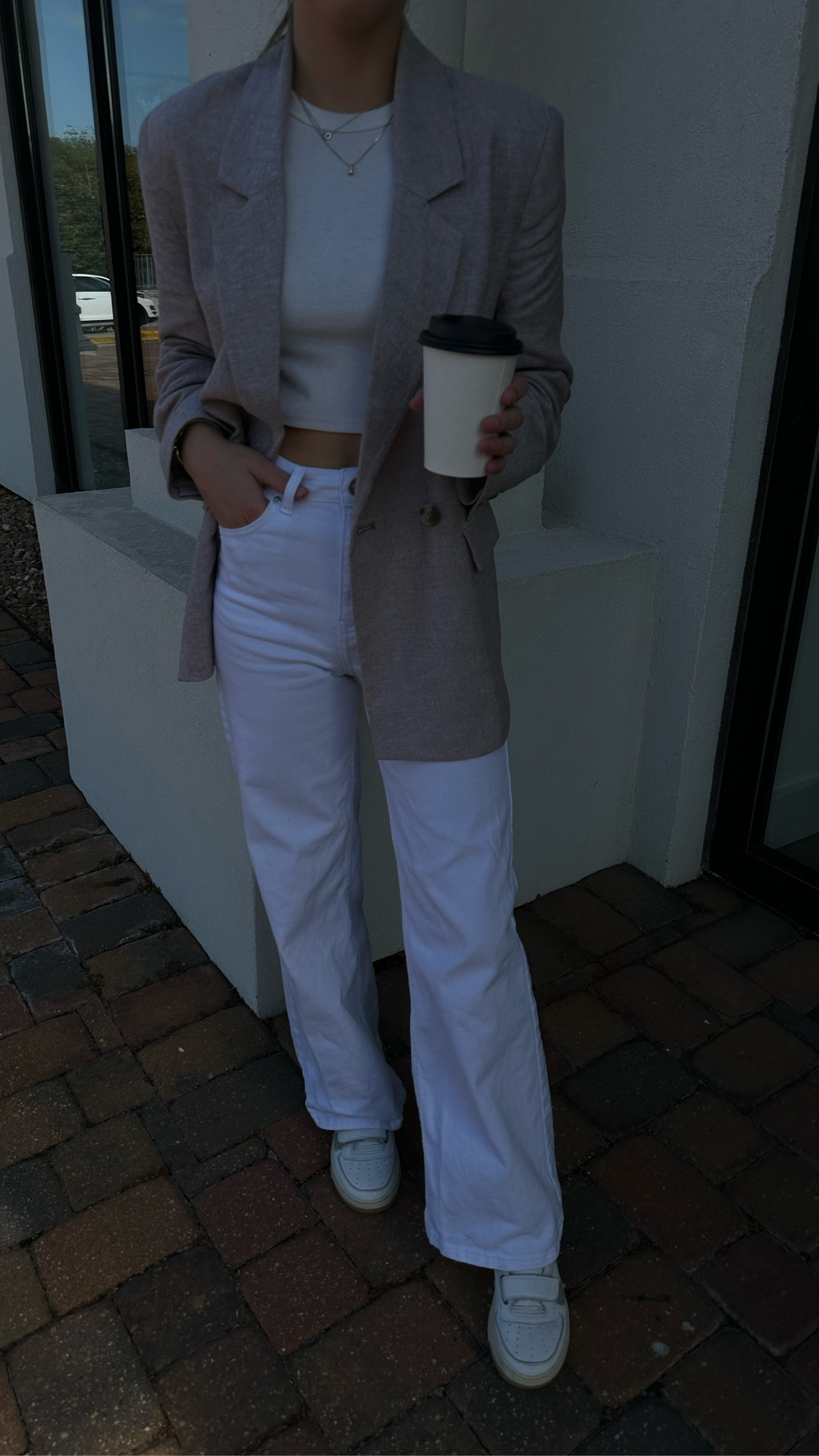 Minimalistic fit inspo

Linen blazer/ blazer/ jeans/ baggy/ sneakers 

#LTKstyletip #LTKworkwear #LTKunder100