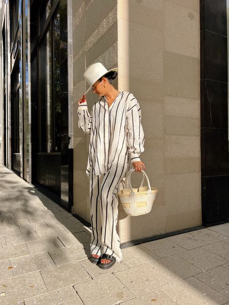 This lien set is everything. I love how comfortable they are. Also this neutral hat is perfect for this season. 

This bag is perfect for summer. It’s going to be my summer staple .