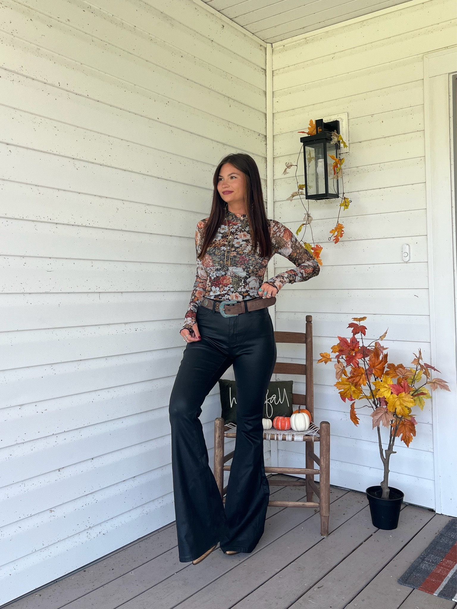 Dark floral mesh top is restocked!! Code Lori20 to save!
Wearing size xs 



#LTKFallSale #LTKFindsUnder50 #LTKStyleTip