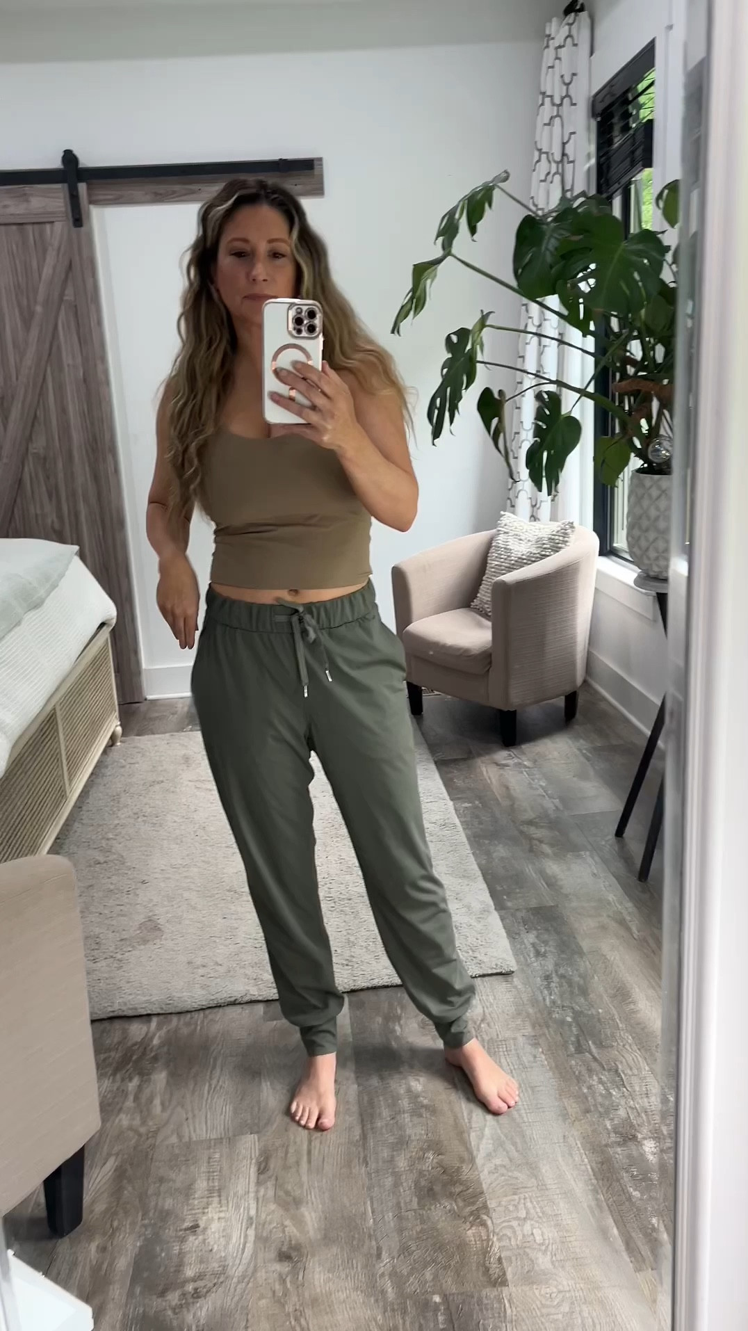 These Amazon joggers are my favorite! So comfy and comes in so many colors! I'm wearing a size medium! Don’t miss them during the Black Friday Sale!
#fashiondeal #loungewear #casuallook #affordableoutfit #CreatorFavorites2024

#LTKStyleTip #LTKSeasonal #LTKCyberWeek