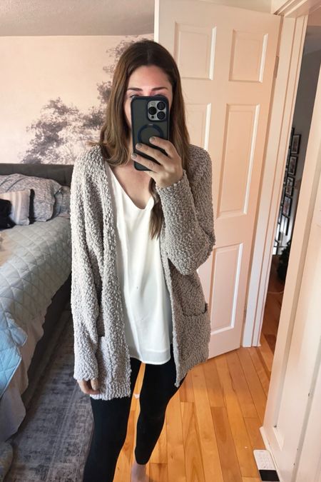 My go to Amazon cardigan and tank.
Tank: perfect for layering
Cardigan: chunky and so soft
leggings: have pockets! Come in a shorter length too