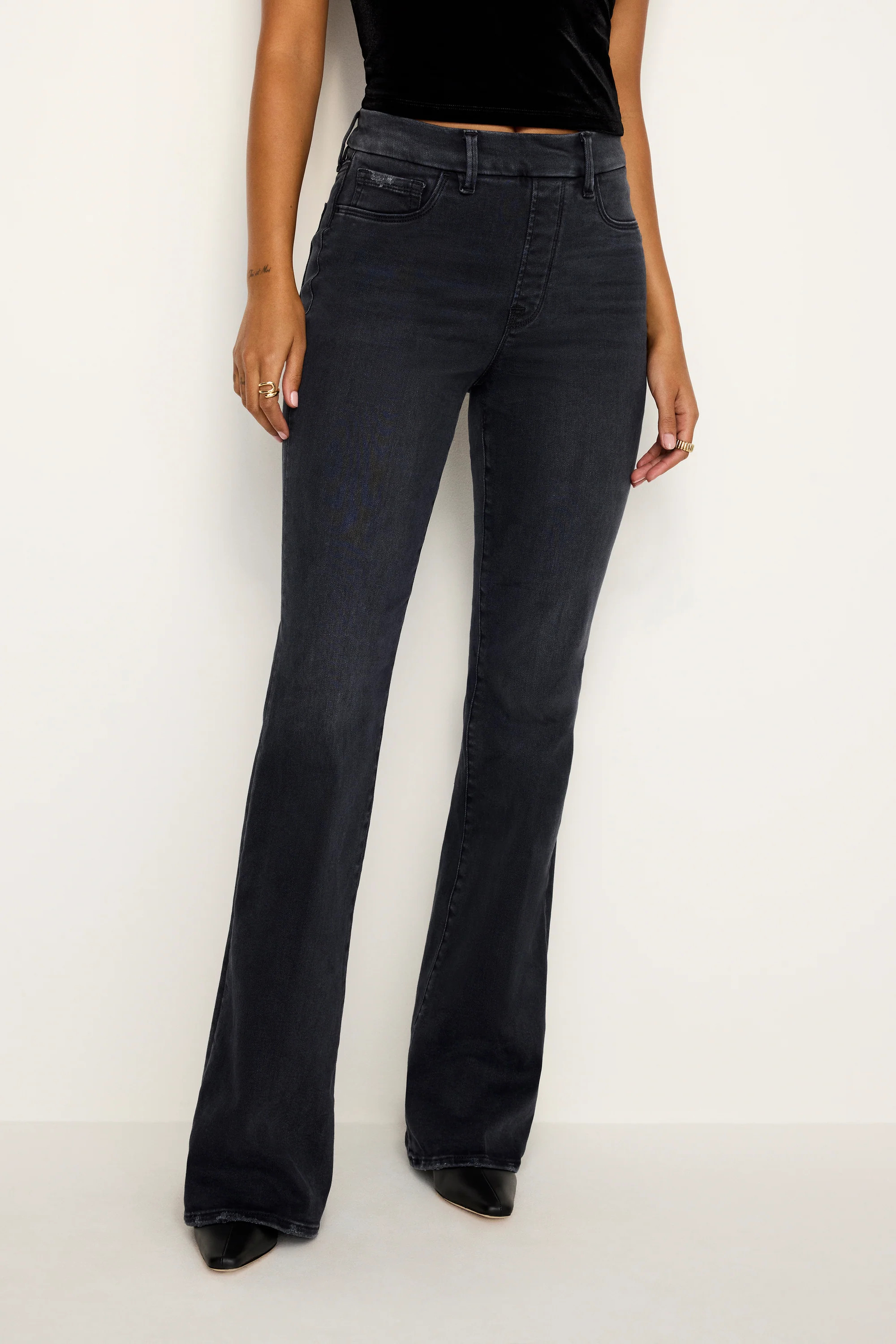 POWER STRETCH PULL-ON FLARE JEANS | BLACK255 - GOOD AMERICAN | Good American