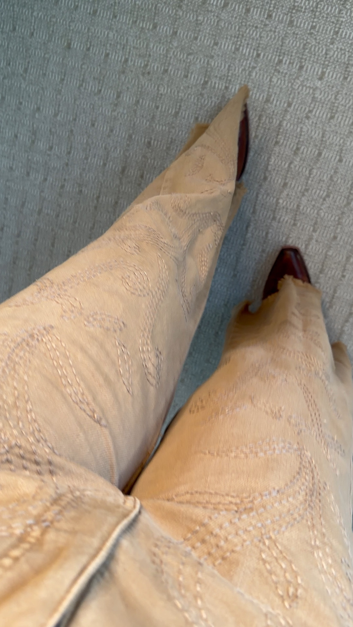 How cool are these jeans? I love to have a fun pair of jeans to make an outfit! #anthropartner @anthropologie

#LTKootd